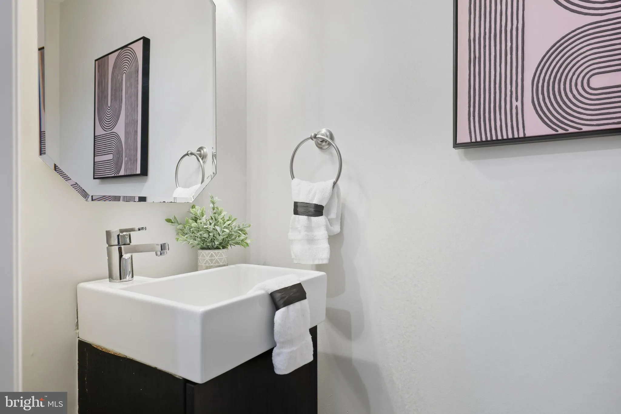 Lorton, Virginia 22079, United States, 2 Bedrooms Bedrooms, ,3 BathroomsBathrooms,Residential,Pending,230916