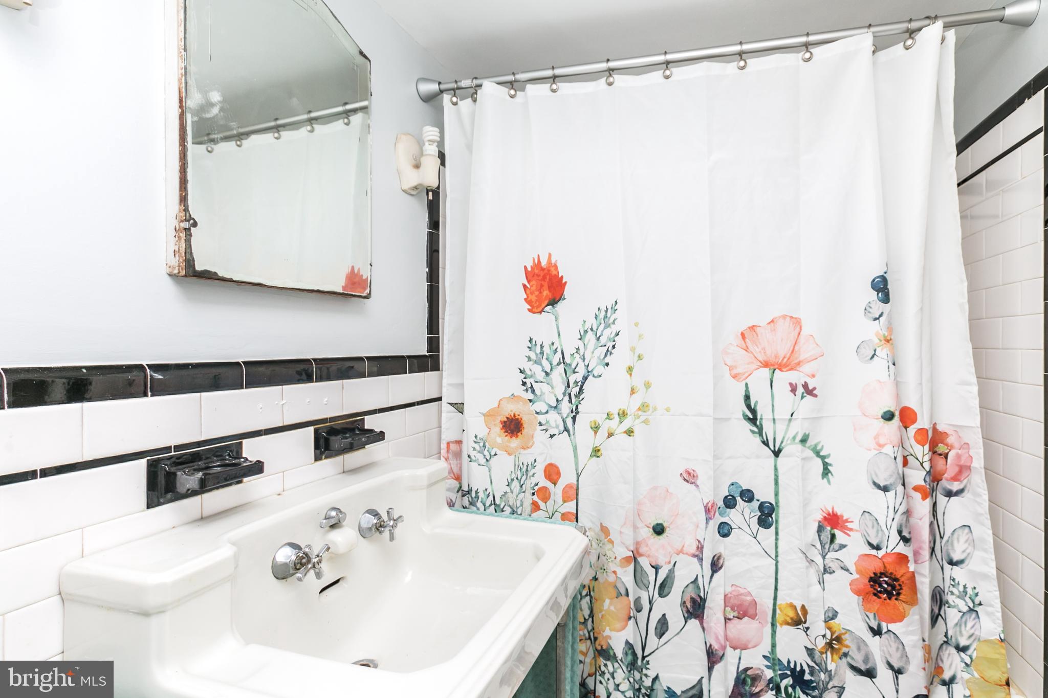 LAURAVILLE HISTORIC DISTRICT - Residential