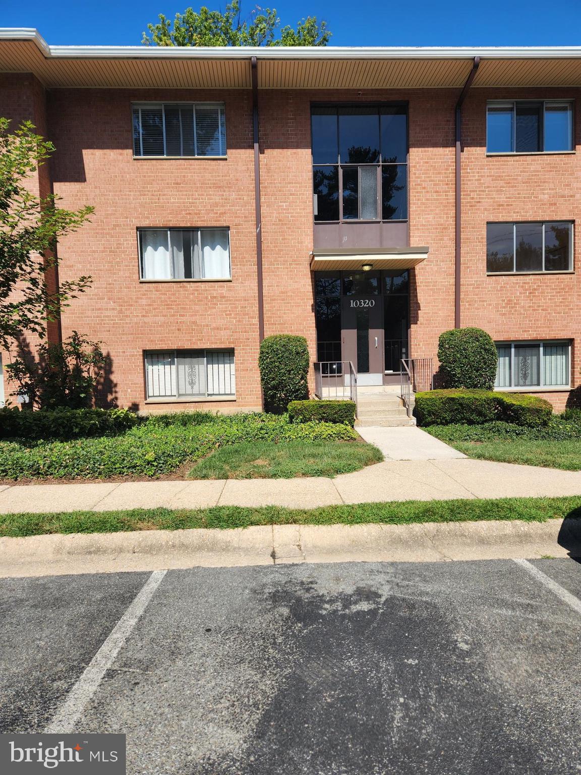 Spacious updated one bedroom, one bath, unit, with a beautiful kitchen area that has granite counter top, a gas stove, dishwasher and beautiful cabinets, bathroom has a large beautiful walk in ceramic shower, large light filled bedroom with two closets, there is an additional large coat closet with built in shelving in the unit. This apartment has a combination of vinly flooring and professional cleaned carpet. The condominium is located in the desirable Grosvenor Park Community with easy access to the Grosvenor Metro, close to 495 Beltway, I 270, NIH, Walter Reed National Military Medical Center, Music Center at Strathmore, a short distance from a number of supermarkets and resturants. All utilites are included in the rent, including internet. There is access to outdoor swimming pools, tennis court and tote lot. On site laundry facility available in the lower level as well as a storage area for this unit. A private balcony that over look greenspace and partial view of the lake. The famous Grosvenor Market is located at one of the Condominium buildings nearby. Available for move in.
