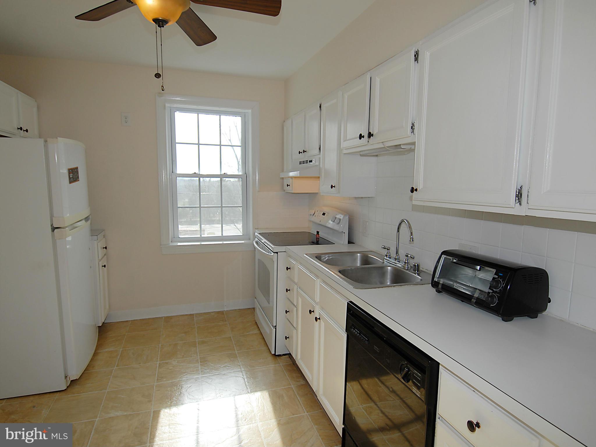 LYON PARK - Residential Lease