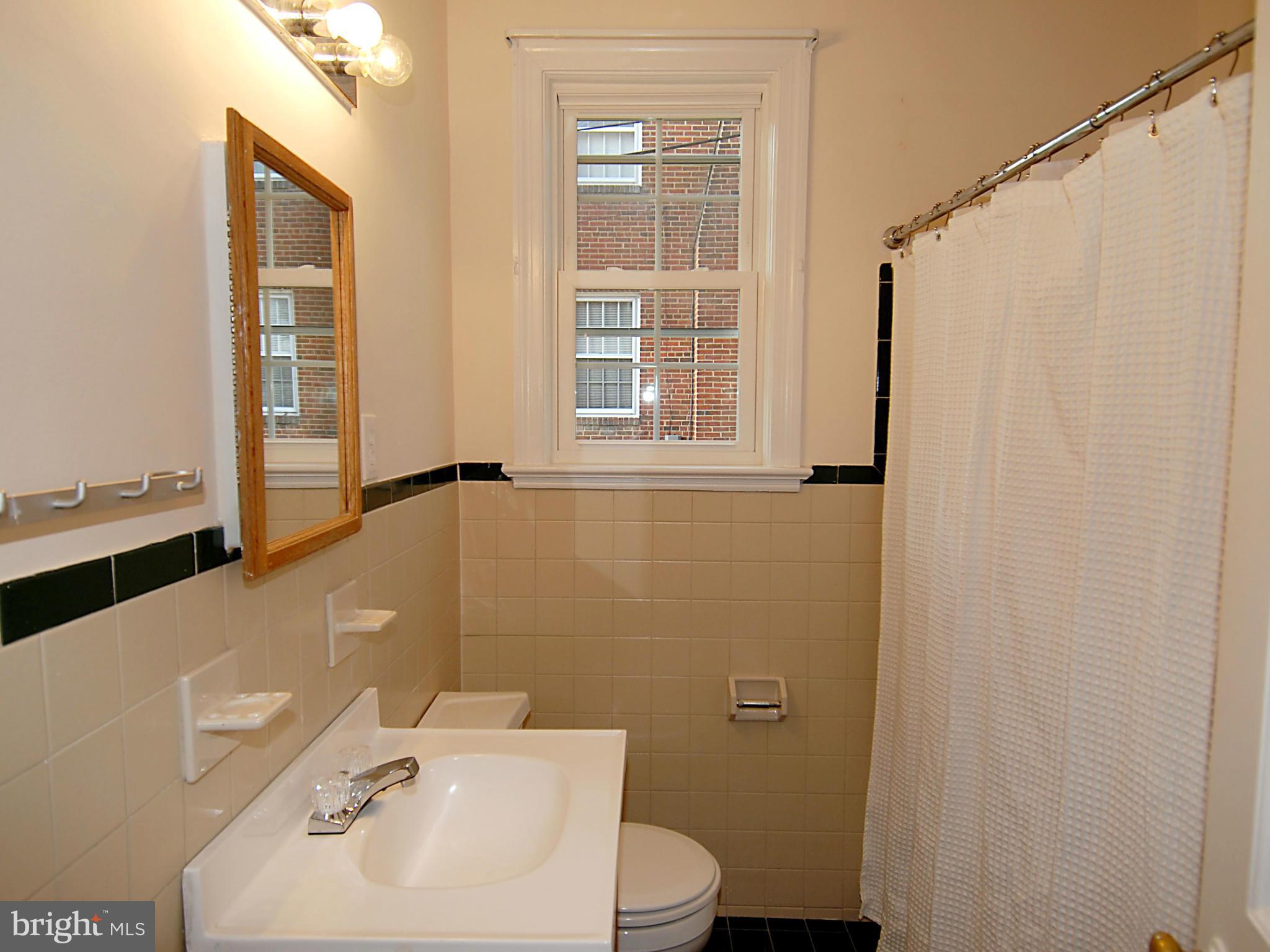 LYON PARK - Residential Lease