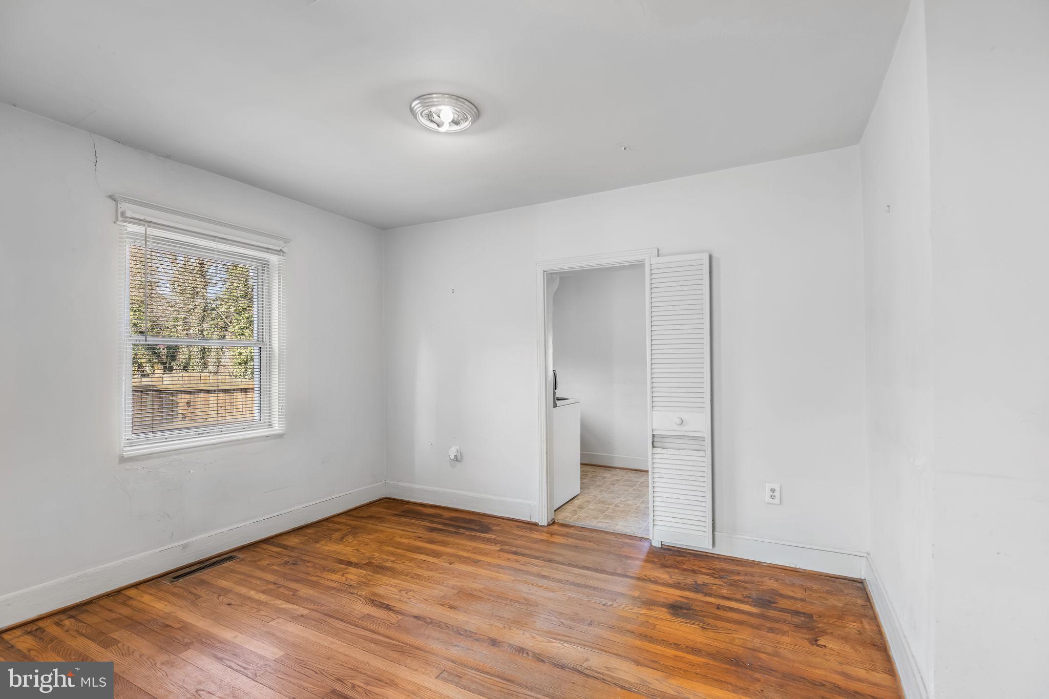 DAVIS COURT - Residential