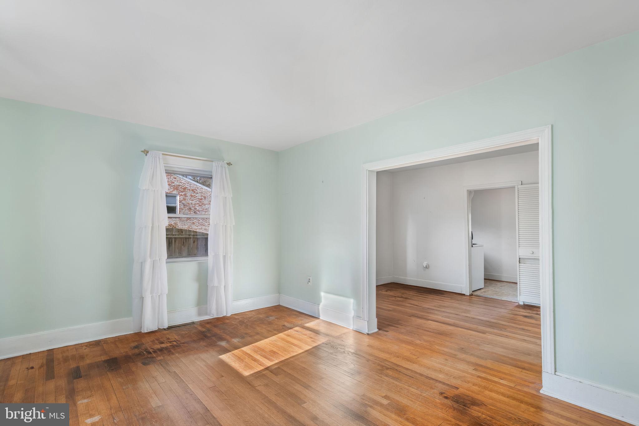 DAVIS COURT - Residential