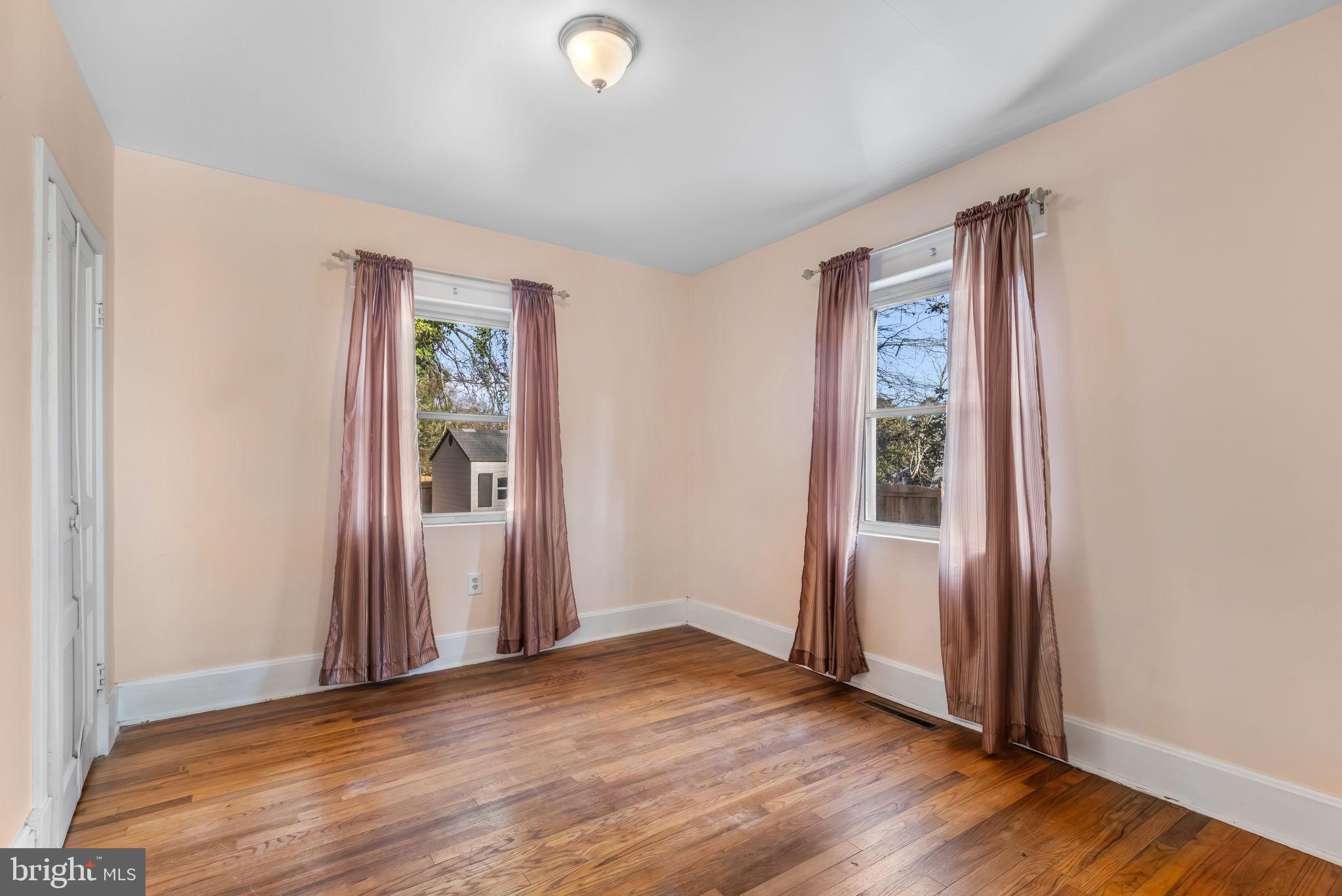 DAVIS COURT - Residential