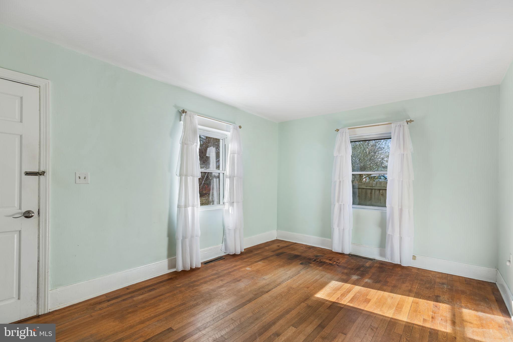 DAVIS COURT - Residential