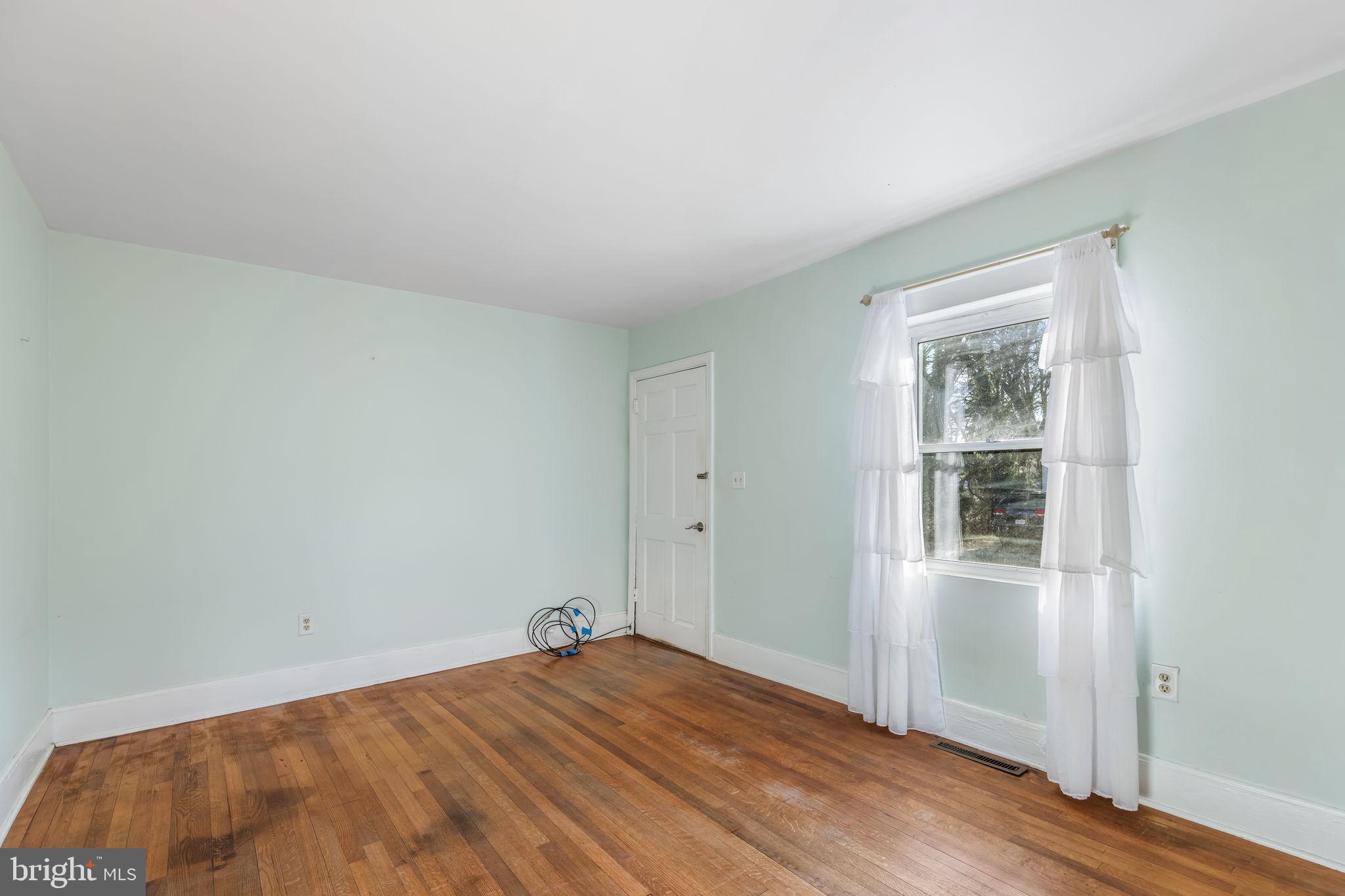 DAVIS COURT - Residential