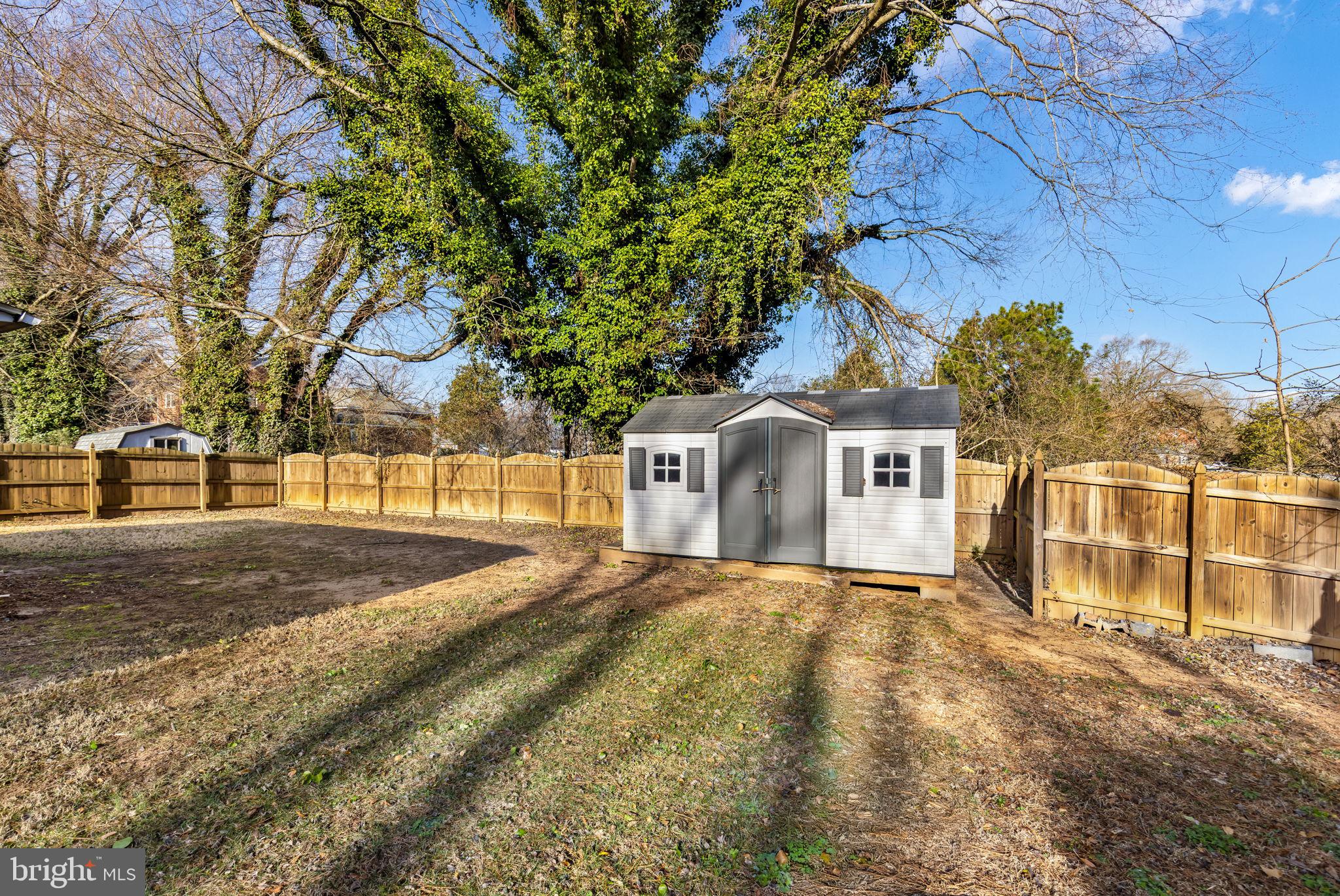 DAVIS COURT - Residential