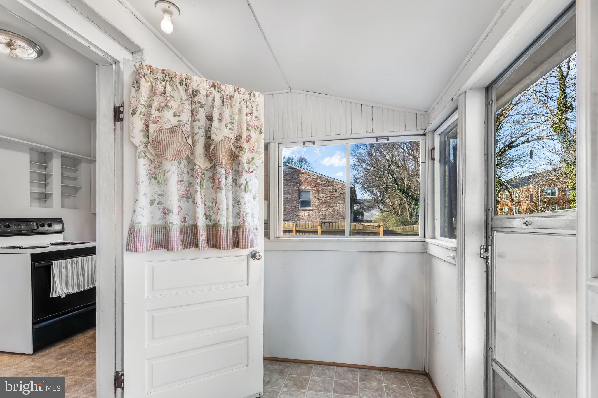 DAVIS COURT - Residential