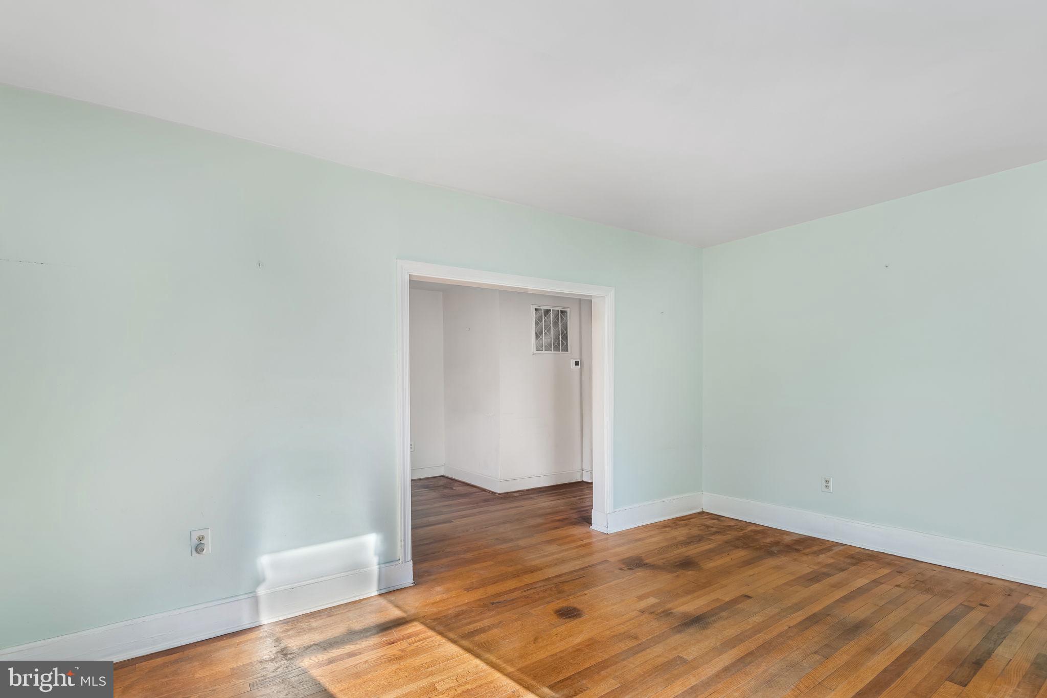 DAVIS COURT - Residential