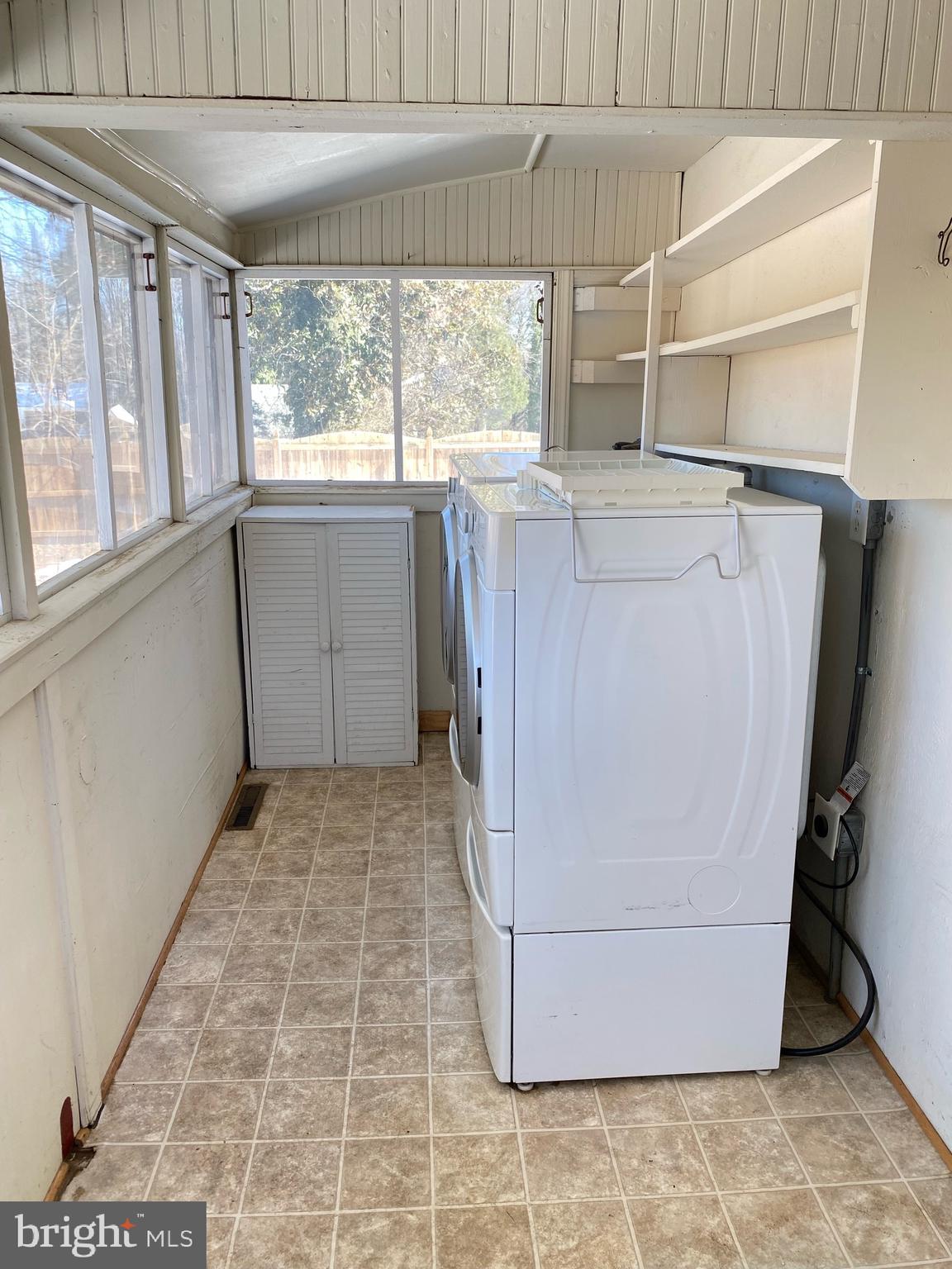 DAVIS COURT - Residential