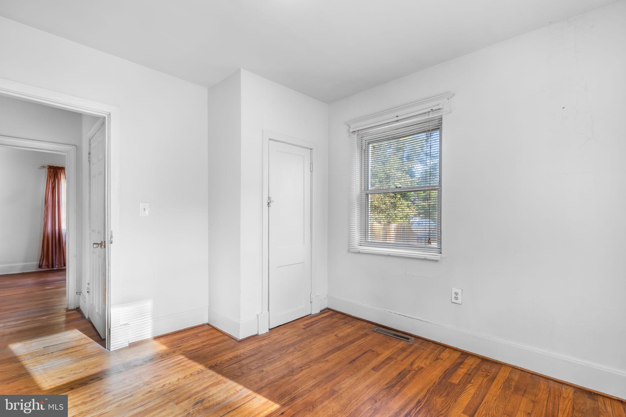 DAVIS COURT - Residential