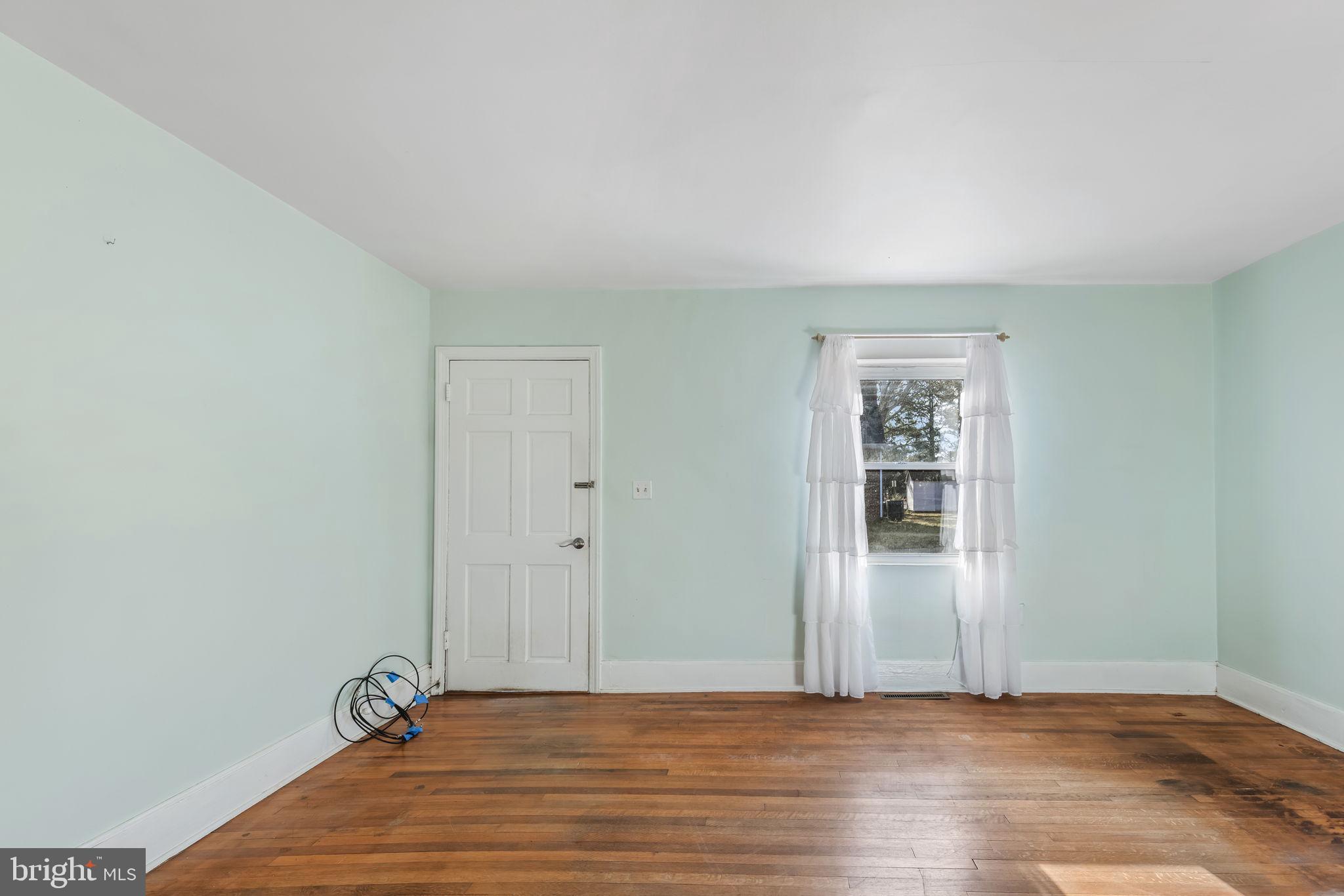 DAVIS COURT - Residential