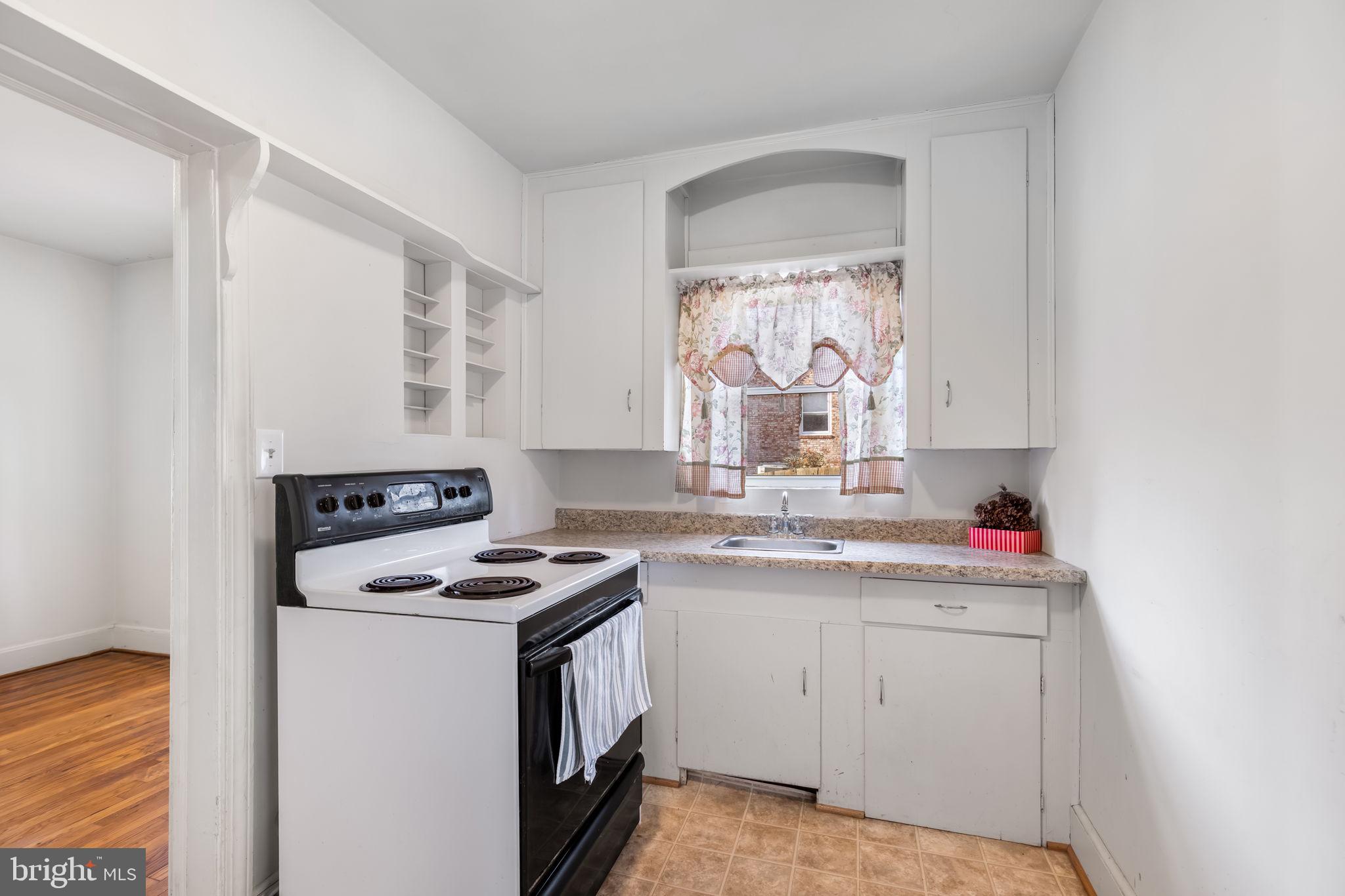 DAVIS COURT - Residential