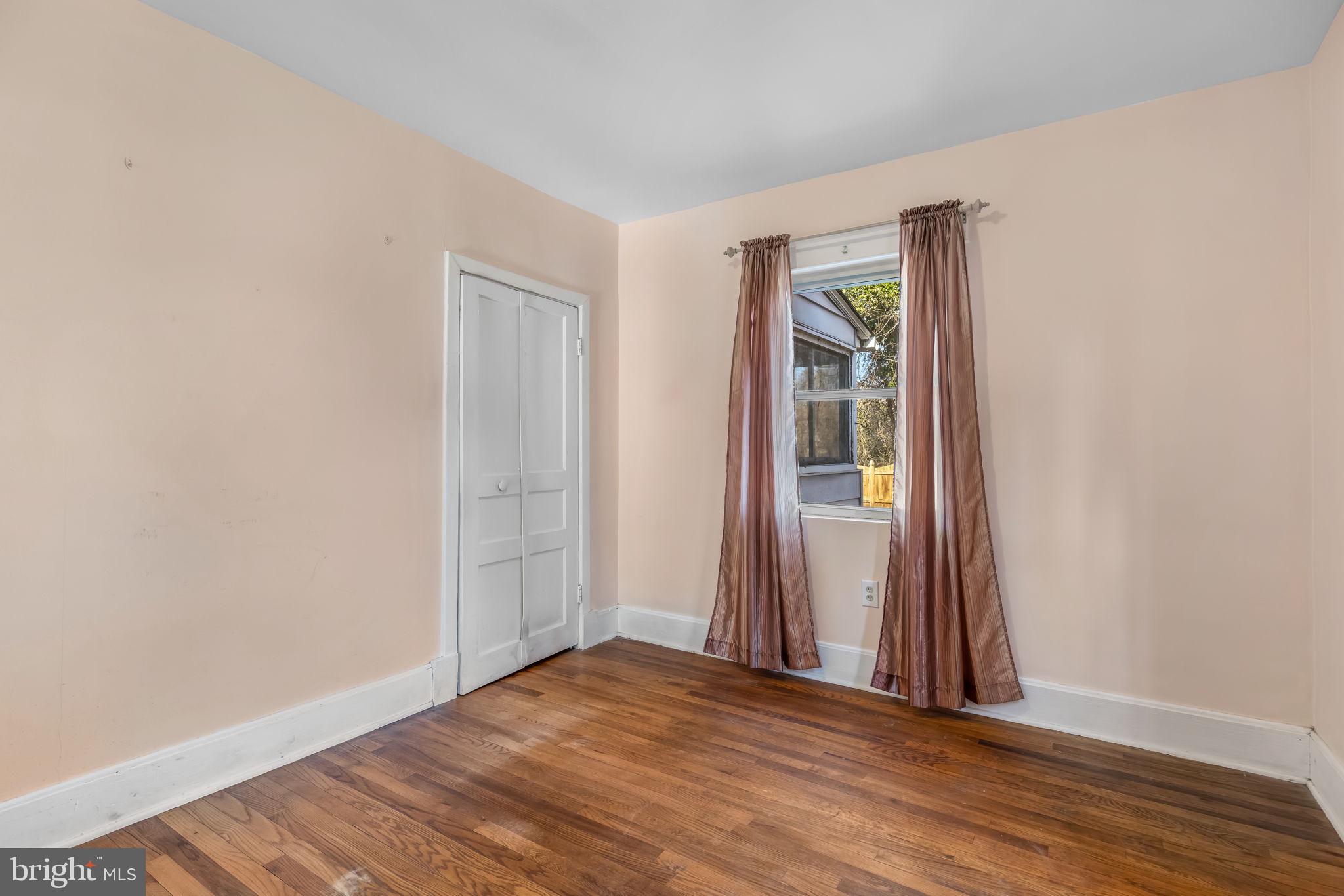 DAVIS COURT - Residential