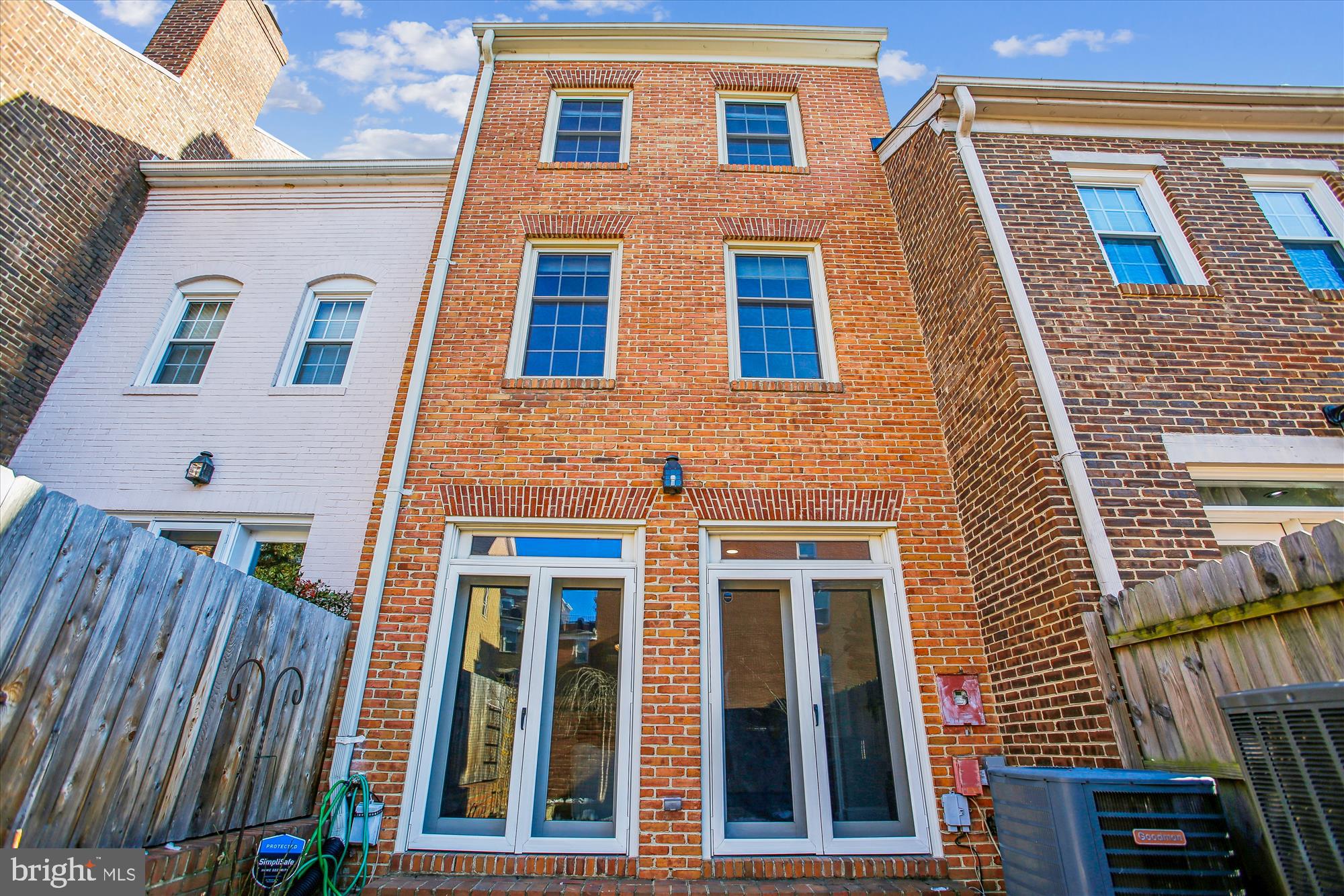 1162 N PITT STREET