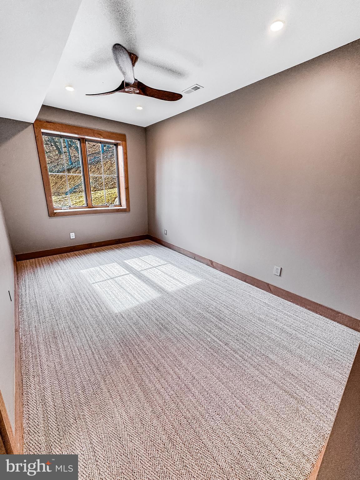 THE SUMMIT AT LOST RIVER - Residential