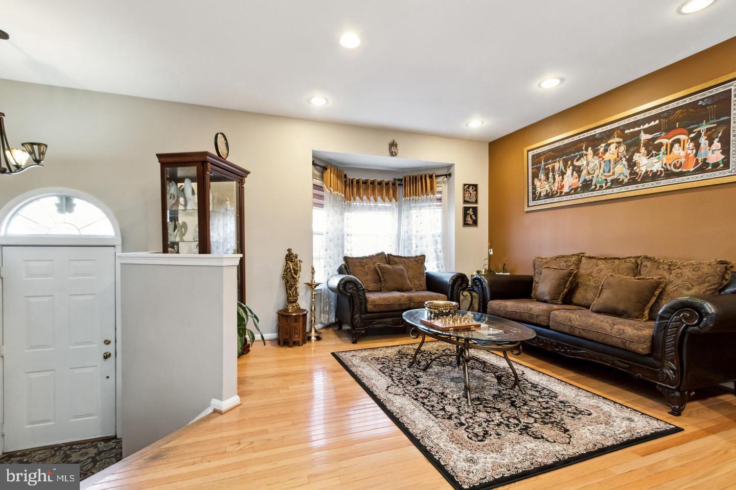 CASCADES/LOWES - Residential Lease