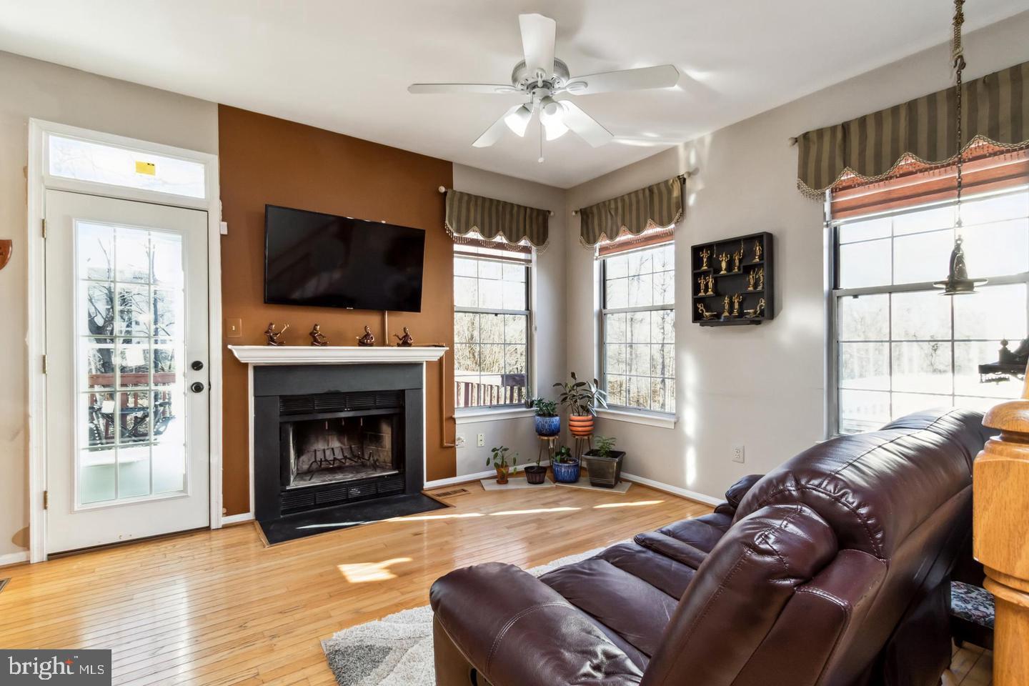 CASCADES/LOWES - Residential Lease