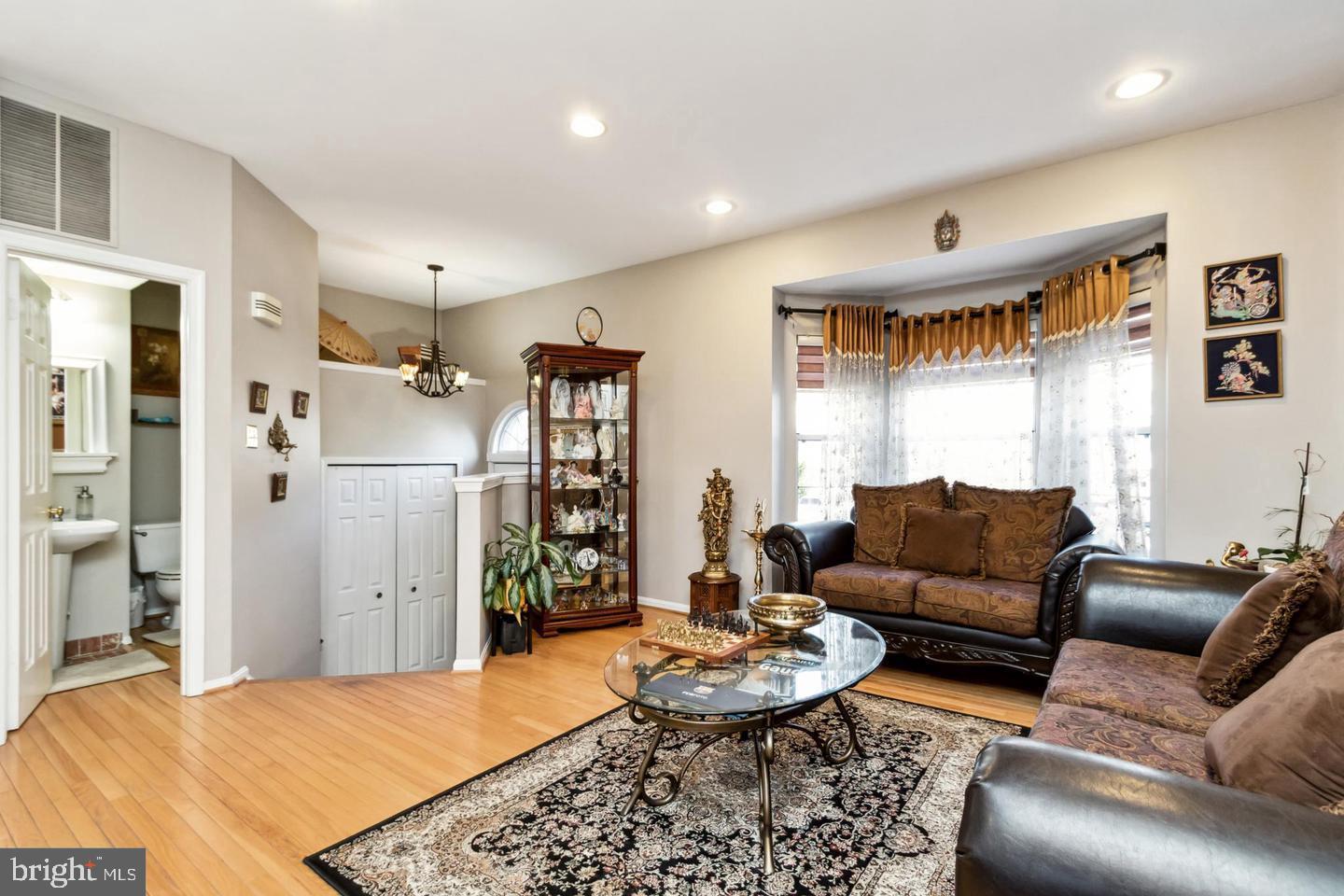 CASCADES/LOWES - Residential Lease