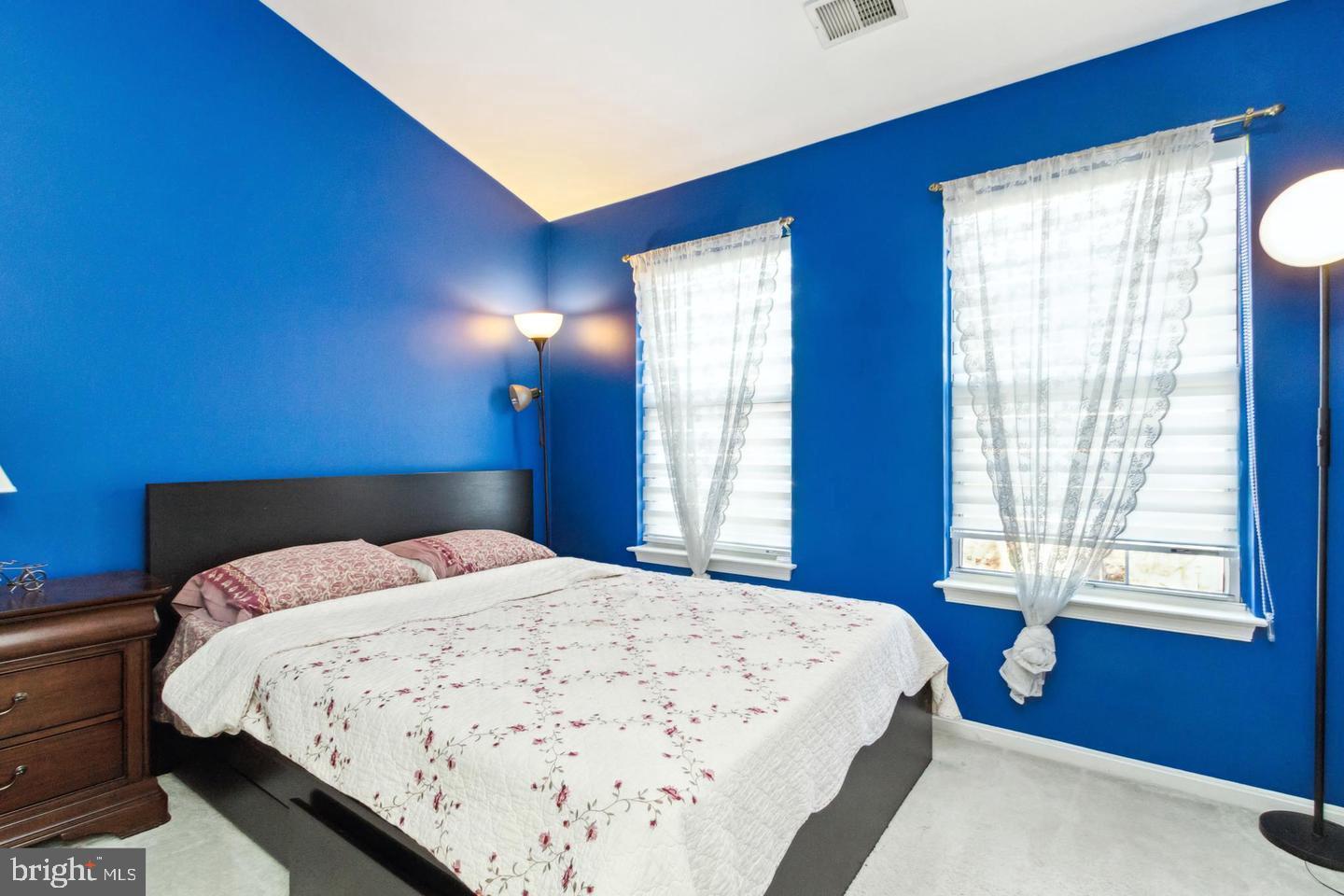 CASCADES/LOWES - Residential Lease