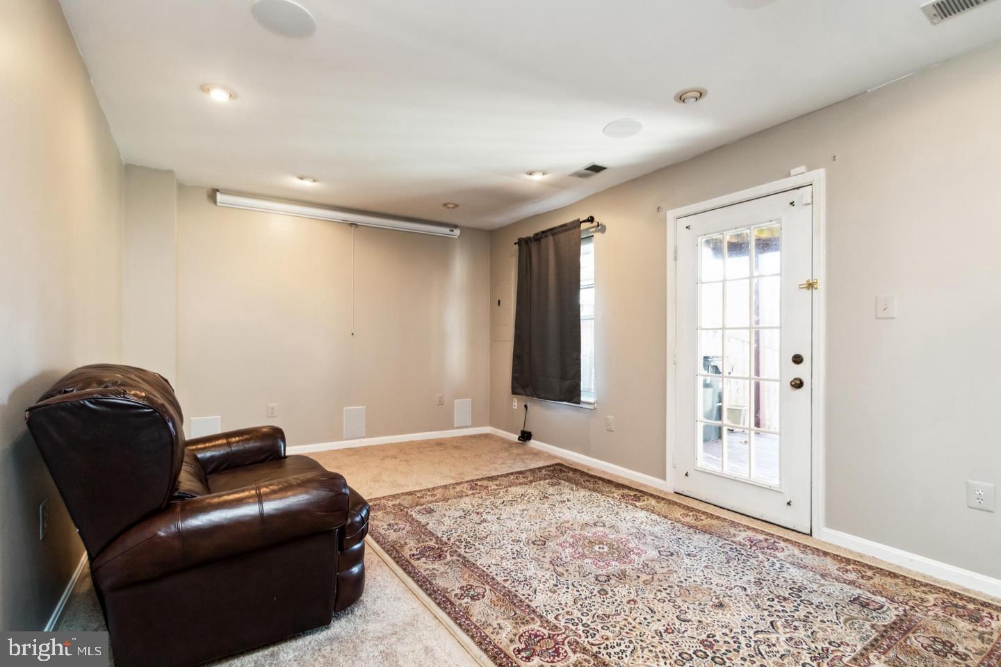 CASCADES/LOWES - Residential Lease