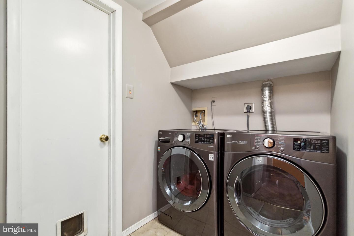 CASCADES/LOWES - Residential Lease