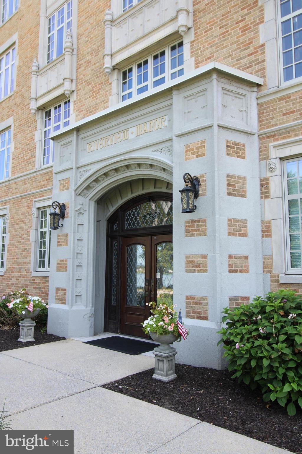 1525 N FRONT STREET 102