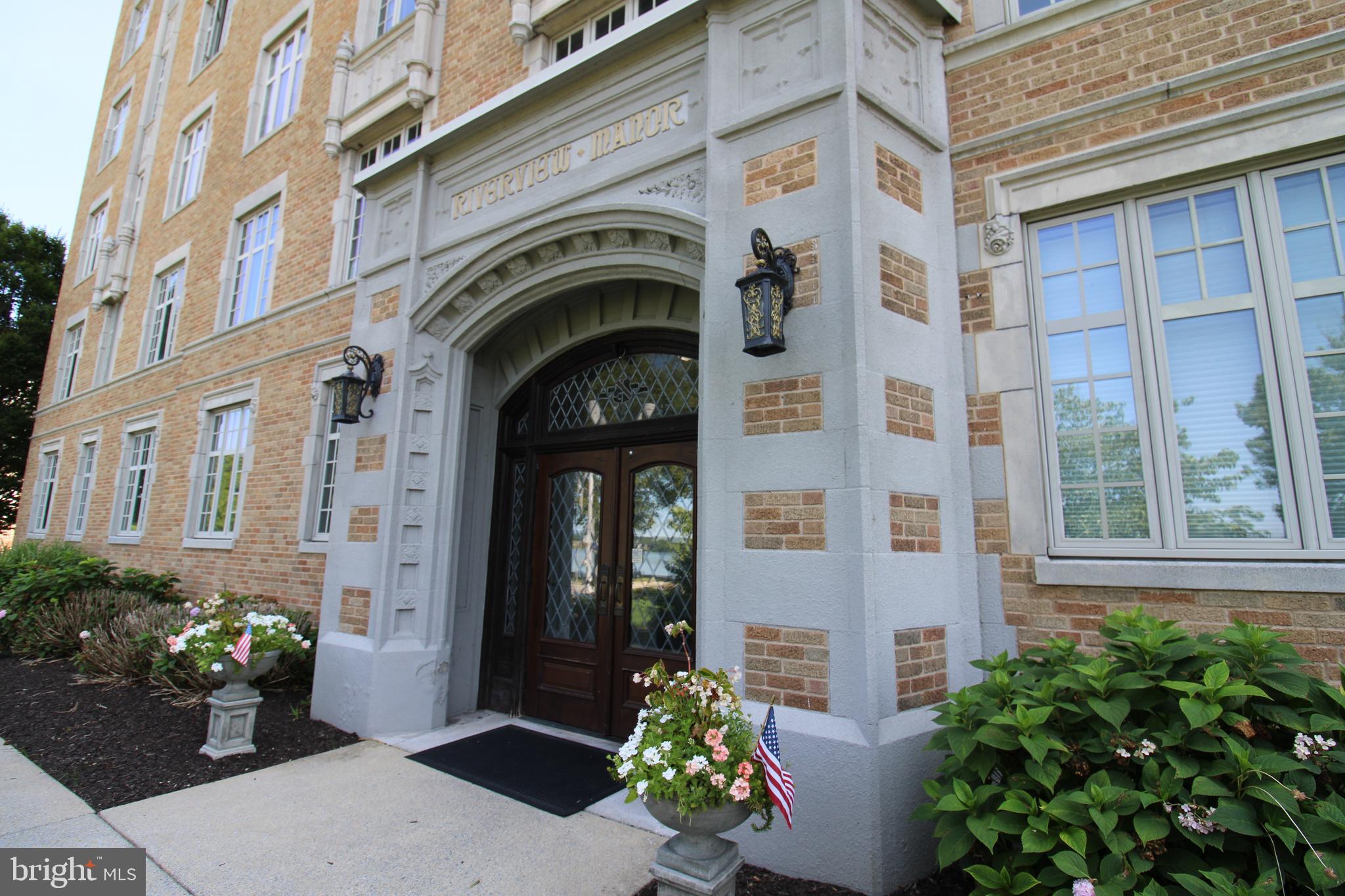 1525 N FRONT STREET 102