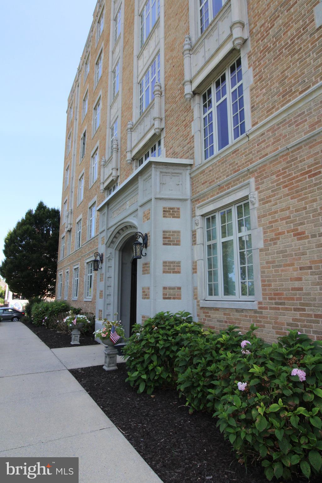 1525 N FRONT STREET 102