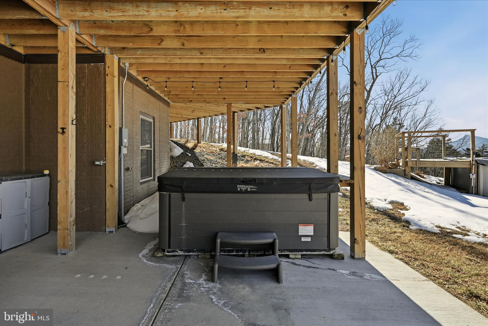 ESTATES AT LAKE JOHN - Residential