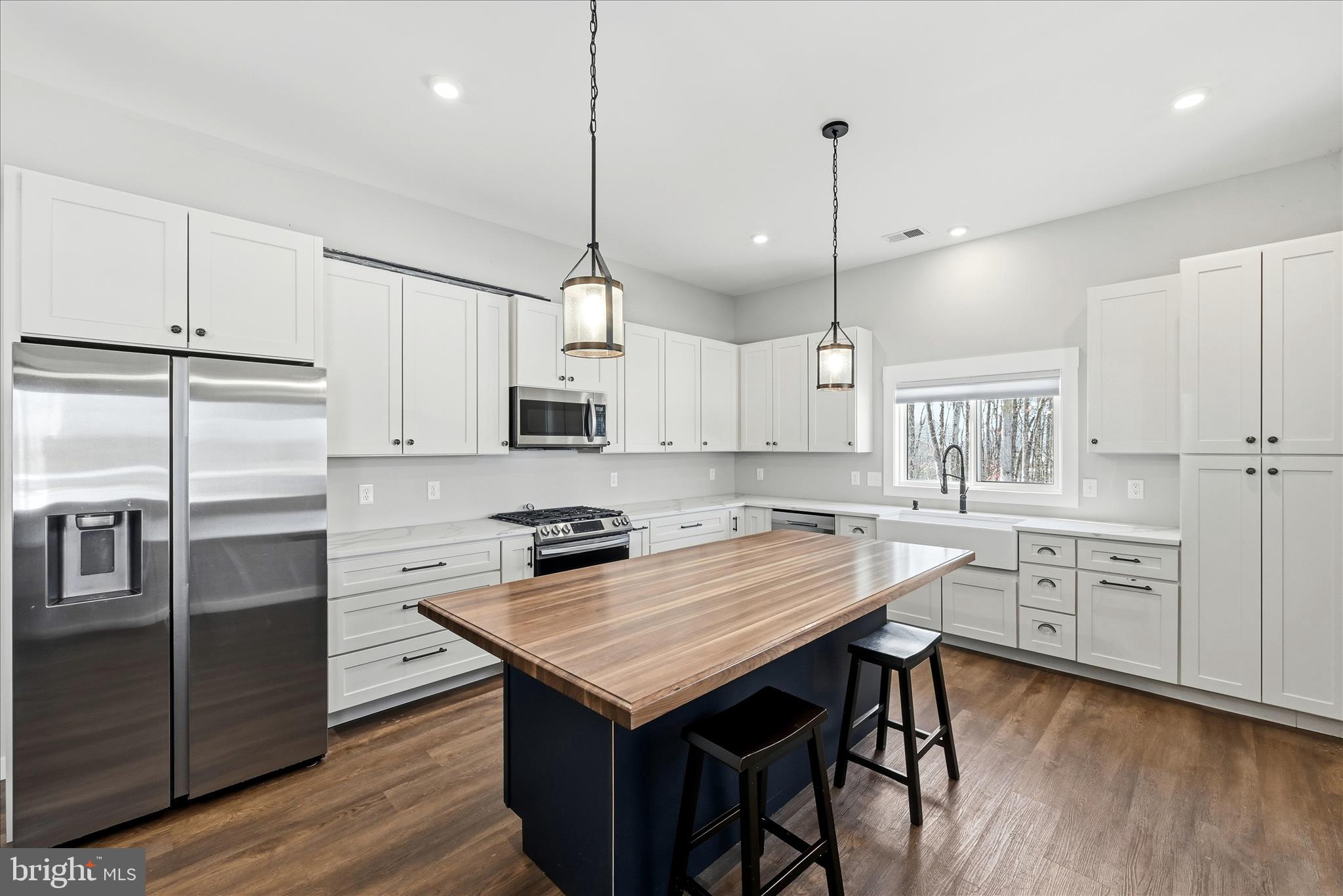 ESTATES AT LAKE JOHN - Residential