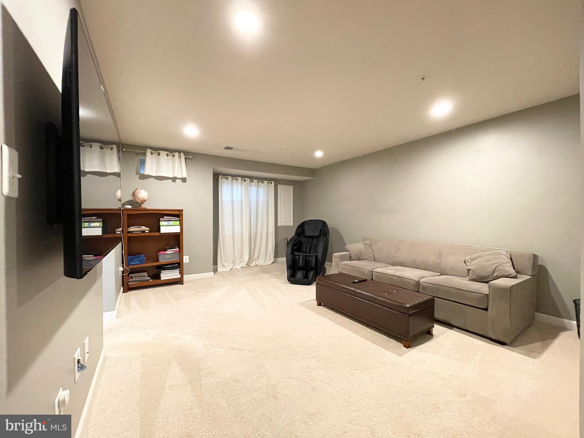 VILLAGES OF URBANA - Residential Lease