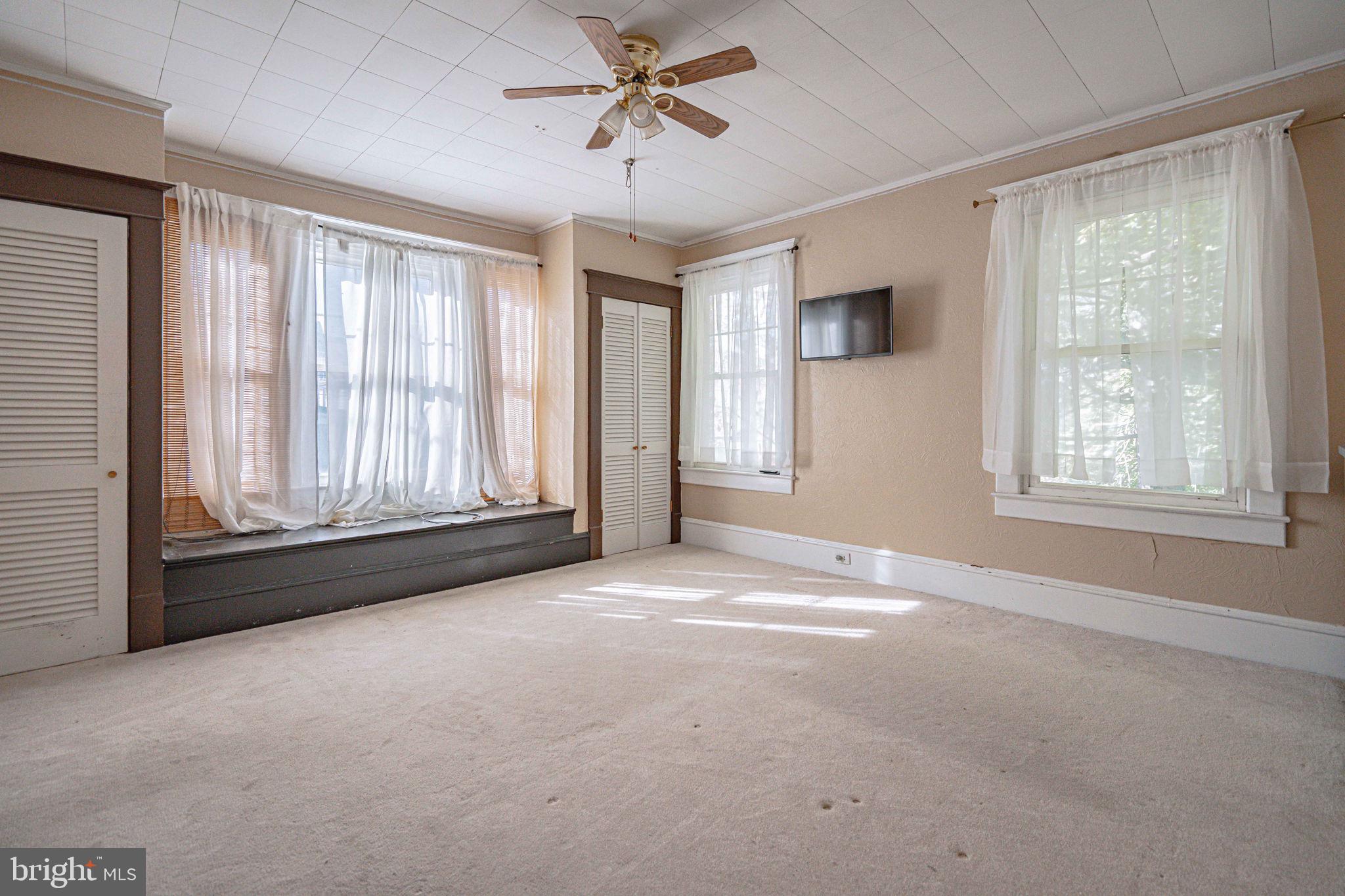 EAST END - Residential