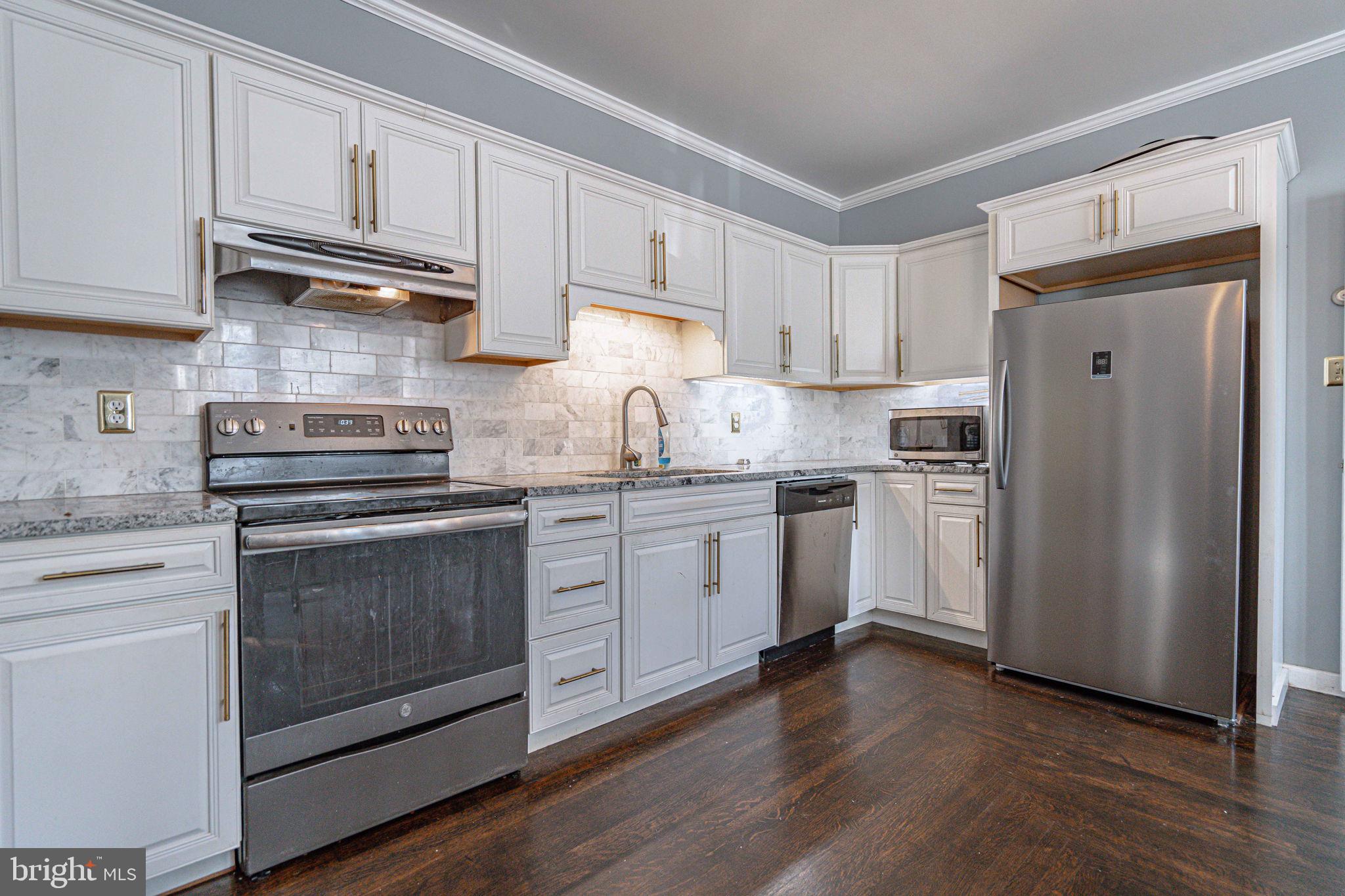 EAST END - Residential