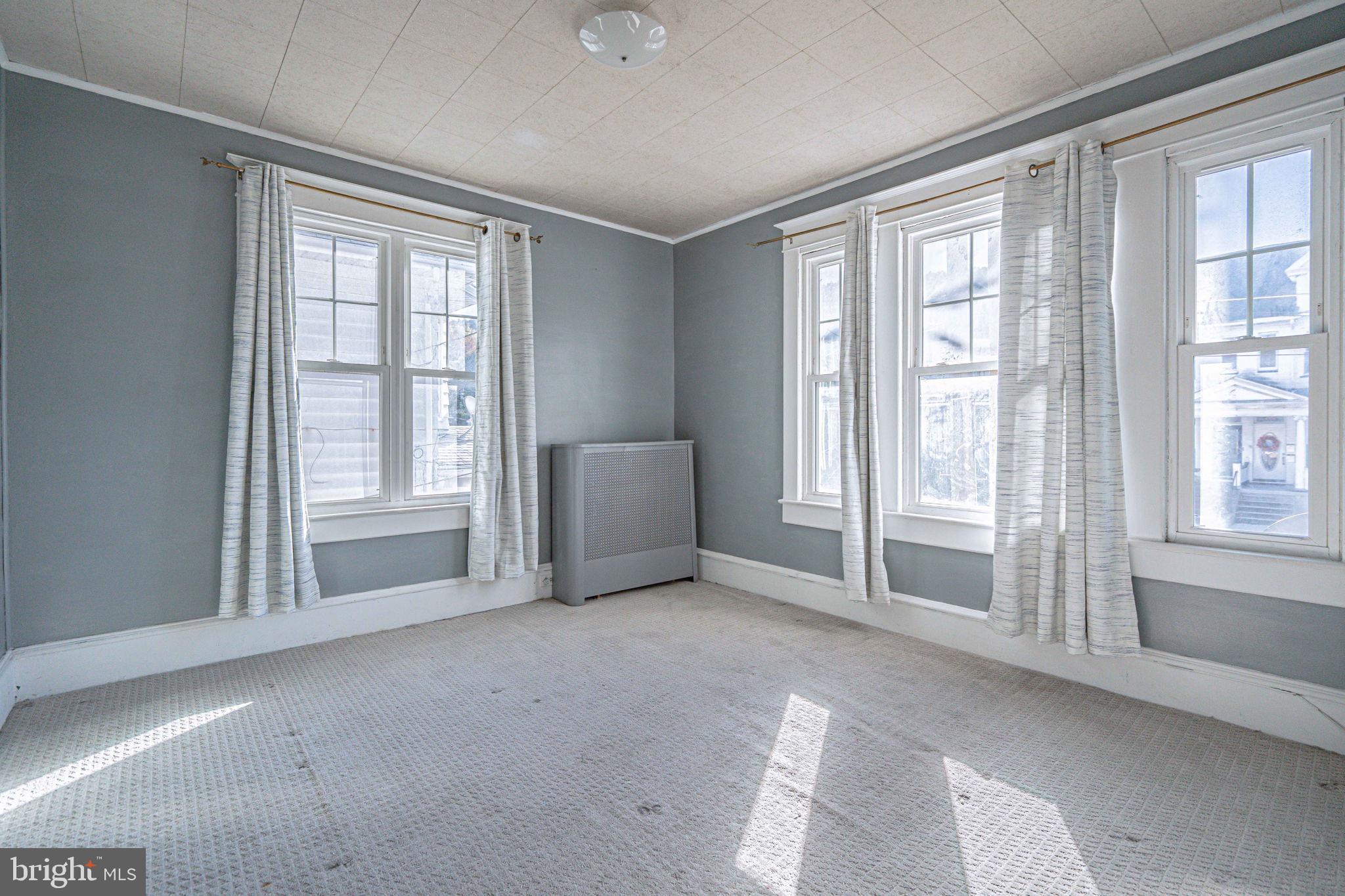 EAST END - Residential