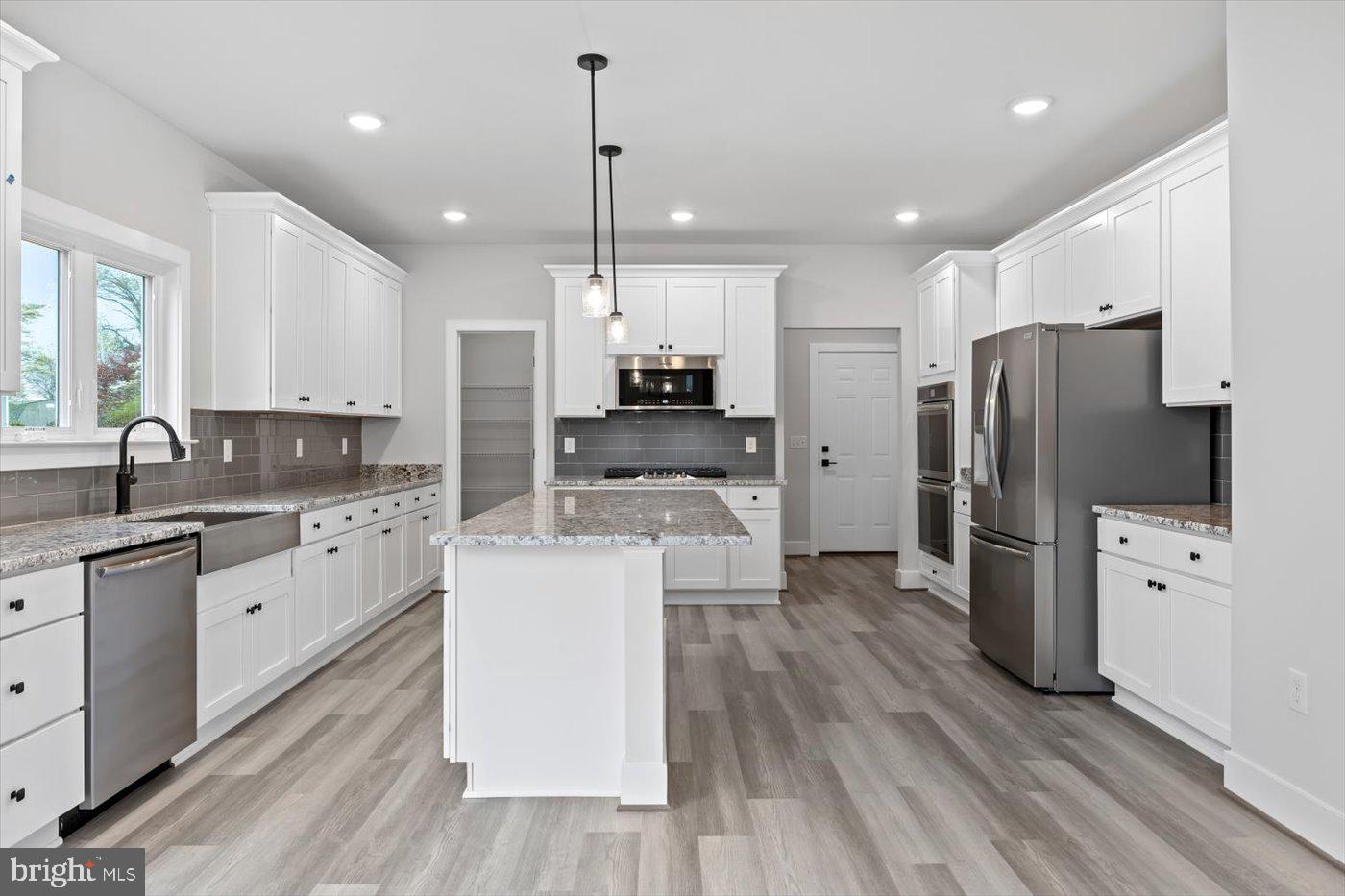 CRESTVIEW ESTATE - Residential