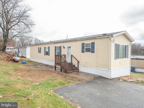 Photo of 15 ASHTON DR, NEW PROVIDENCE, PA 17560 (MLS # PALA2028842)