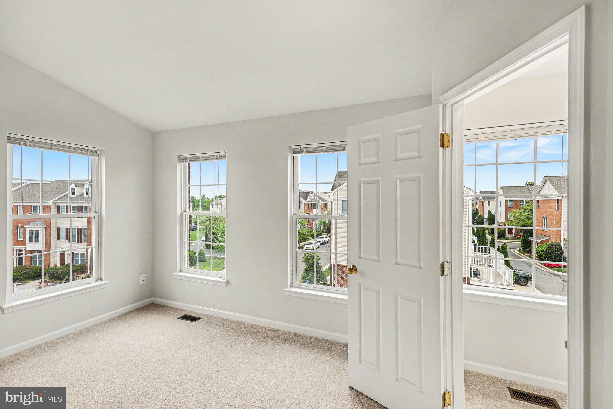 SOUTH RIDING - Residential