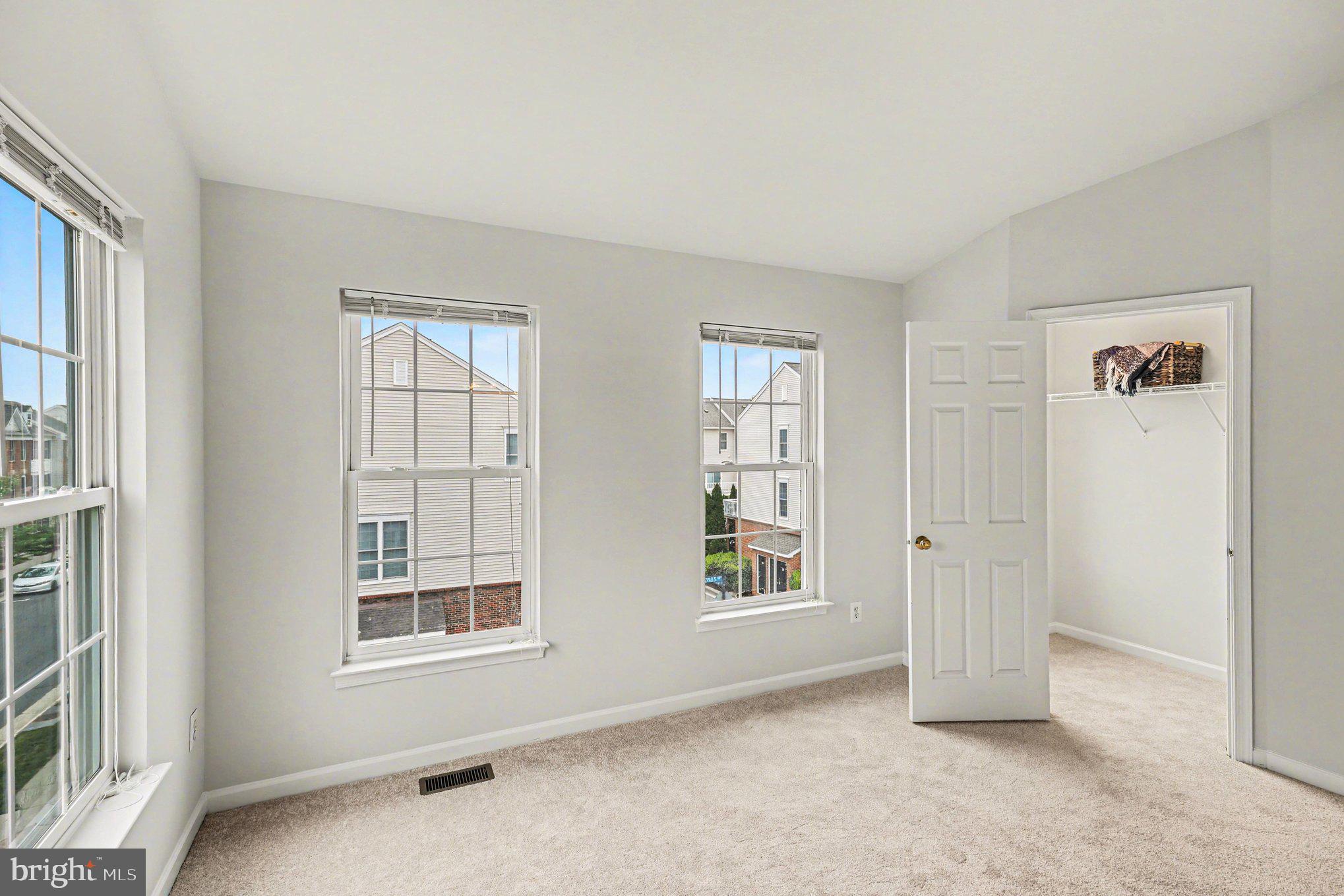 SOUTH RIDING - Residential