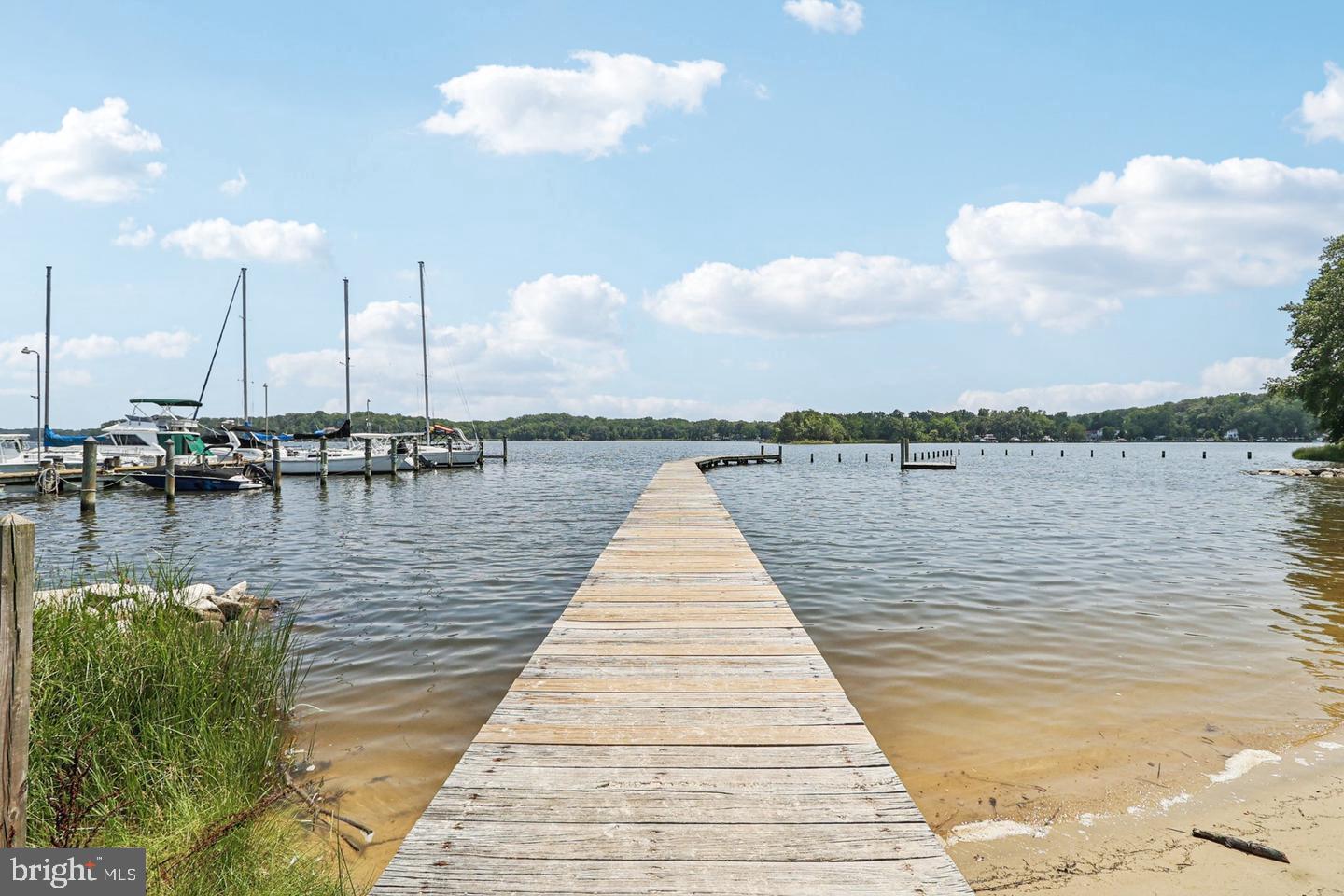 WOODLAND BEACH - Residential