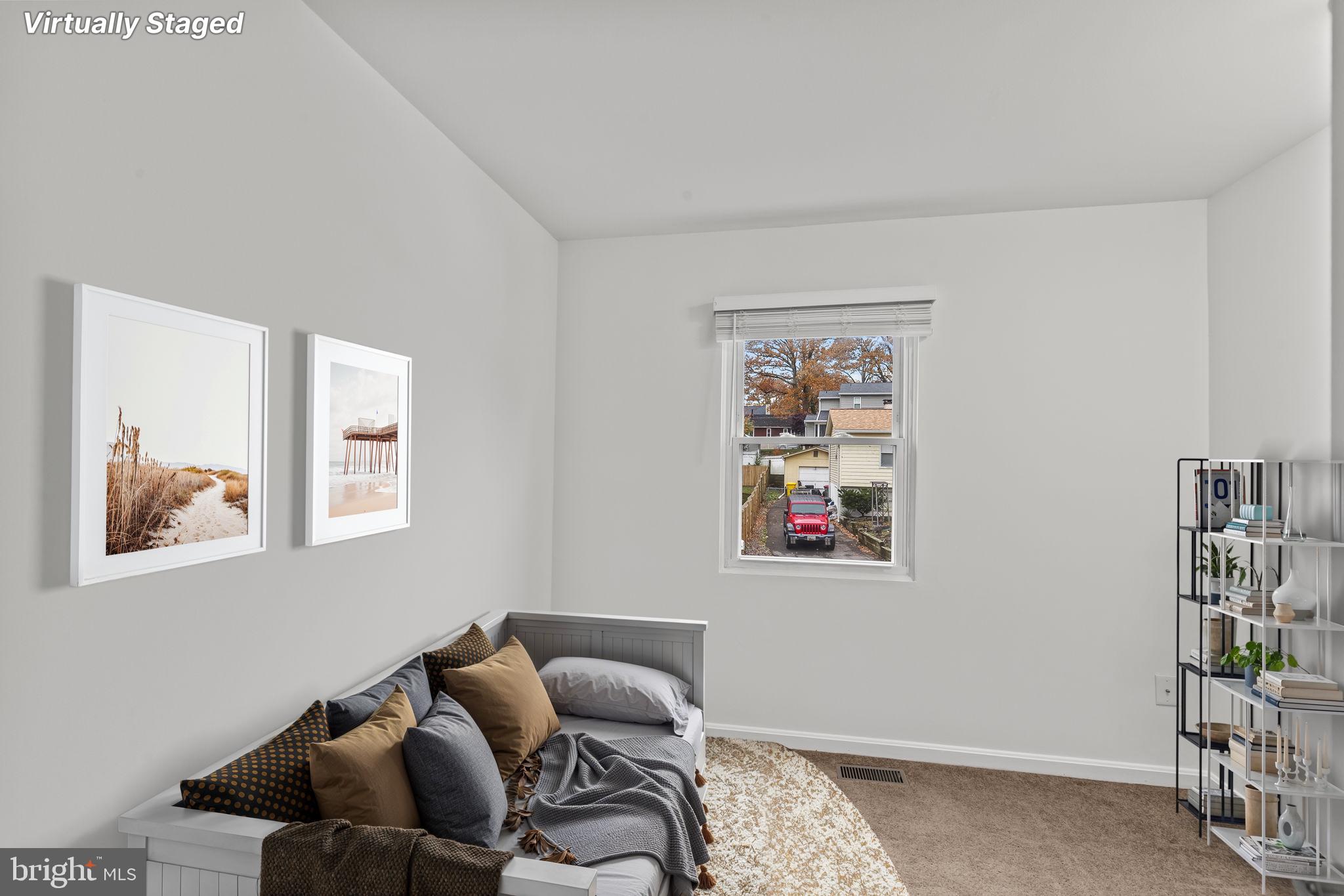 WOODLAND BEACH - Residential