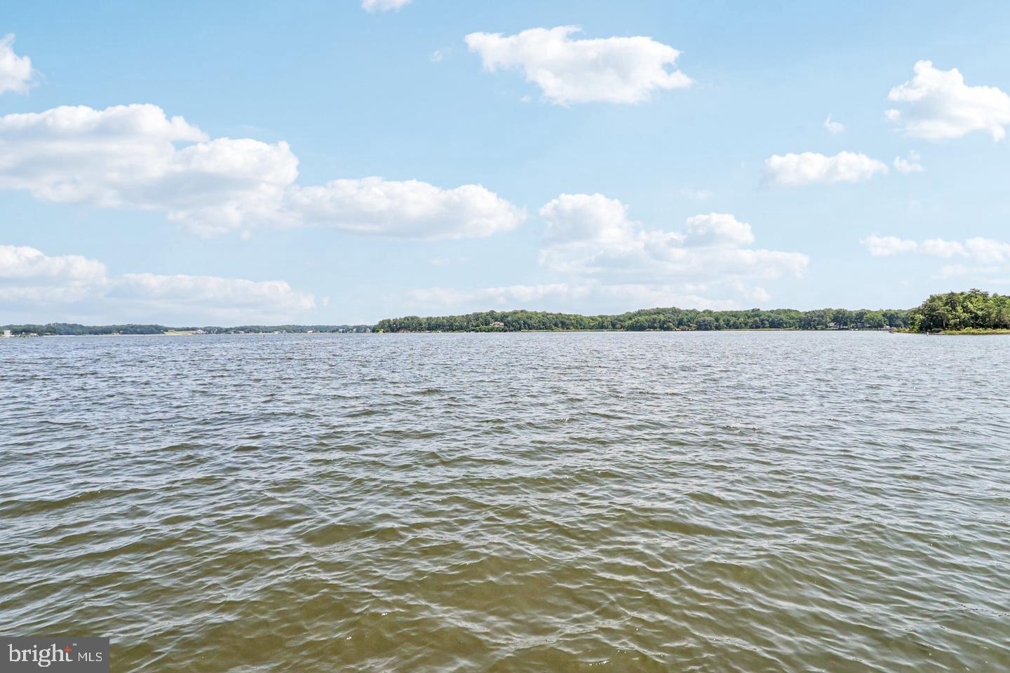 WOODLAND BEACH - Residential