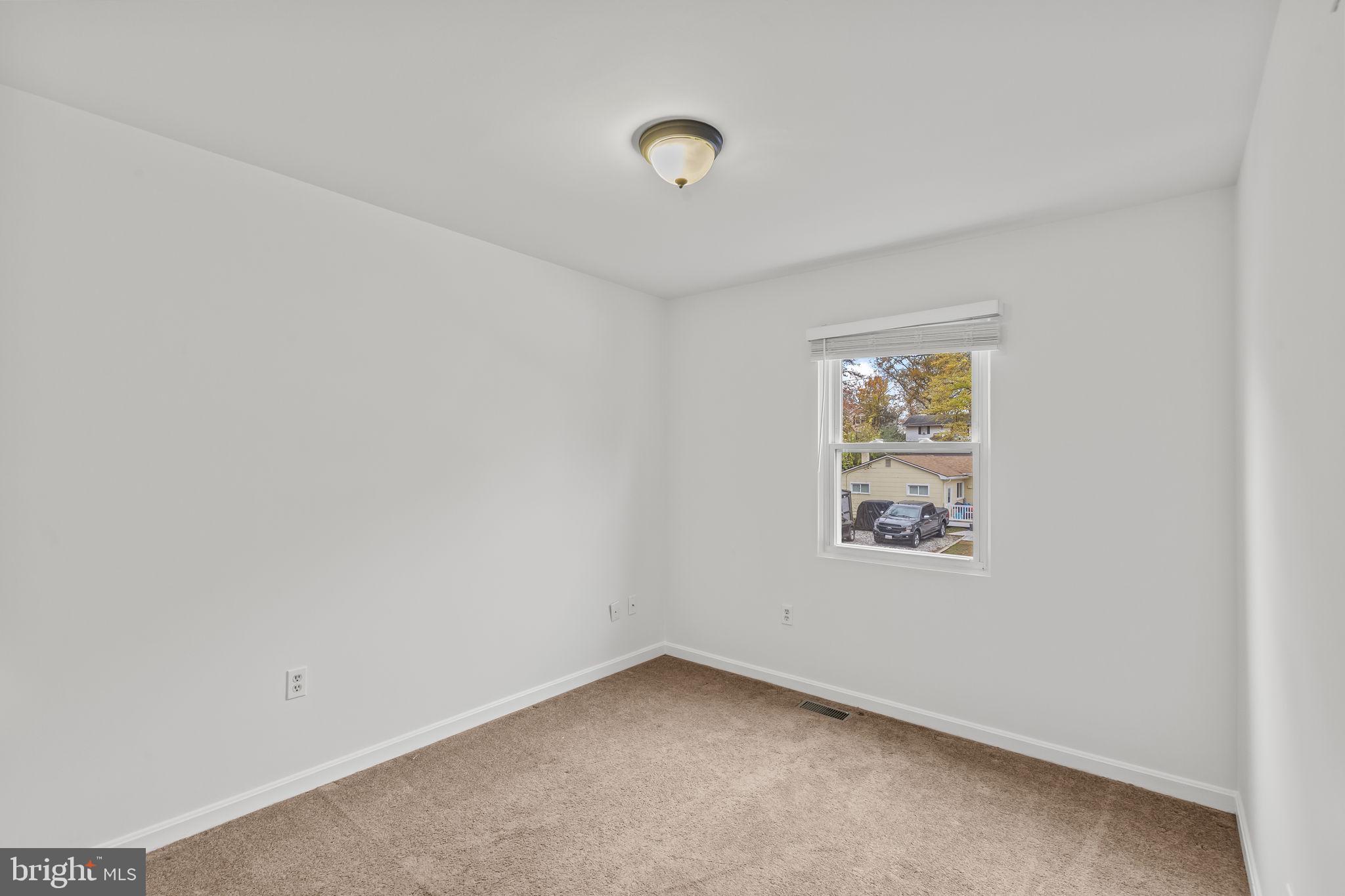 WOODLAND BEACH - Residential