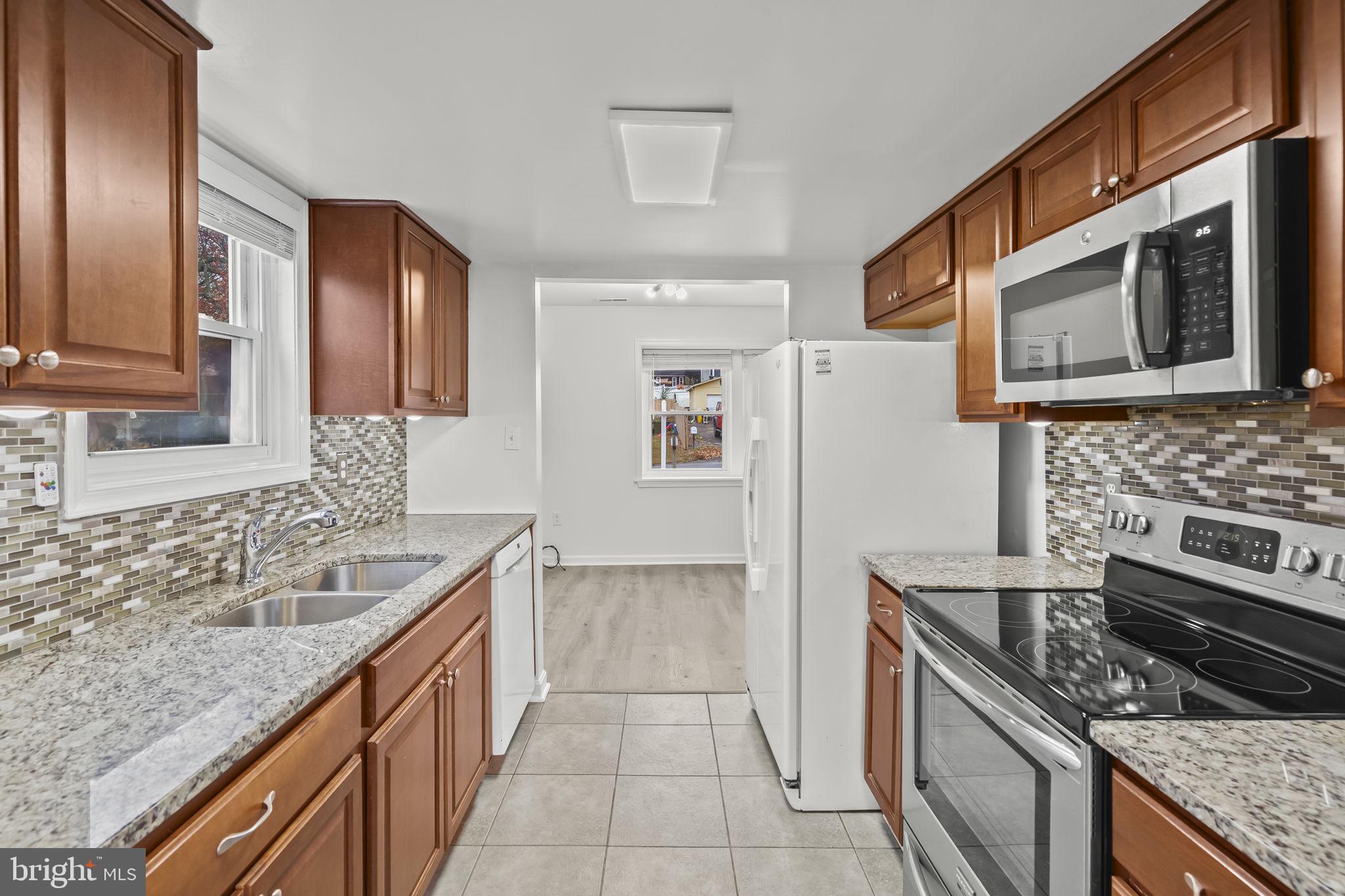 WOODLAND BEACH - Residential