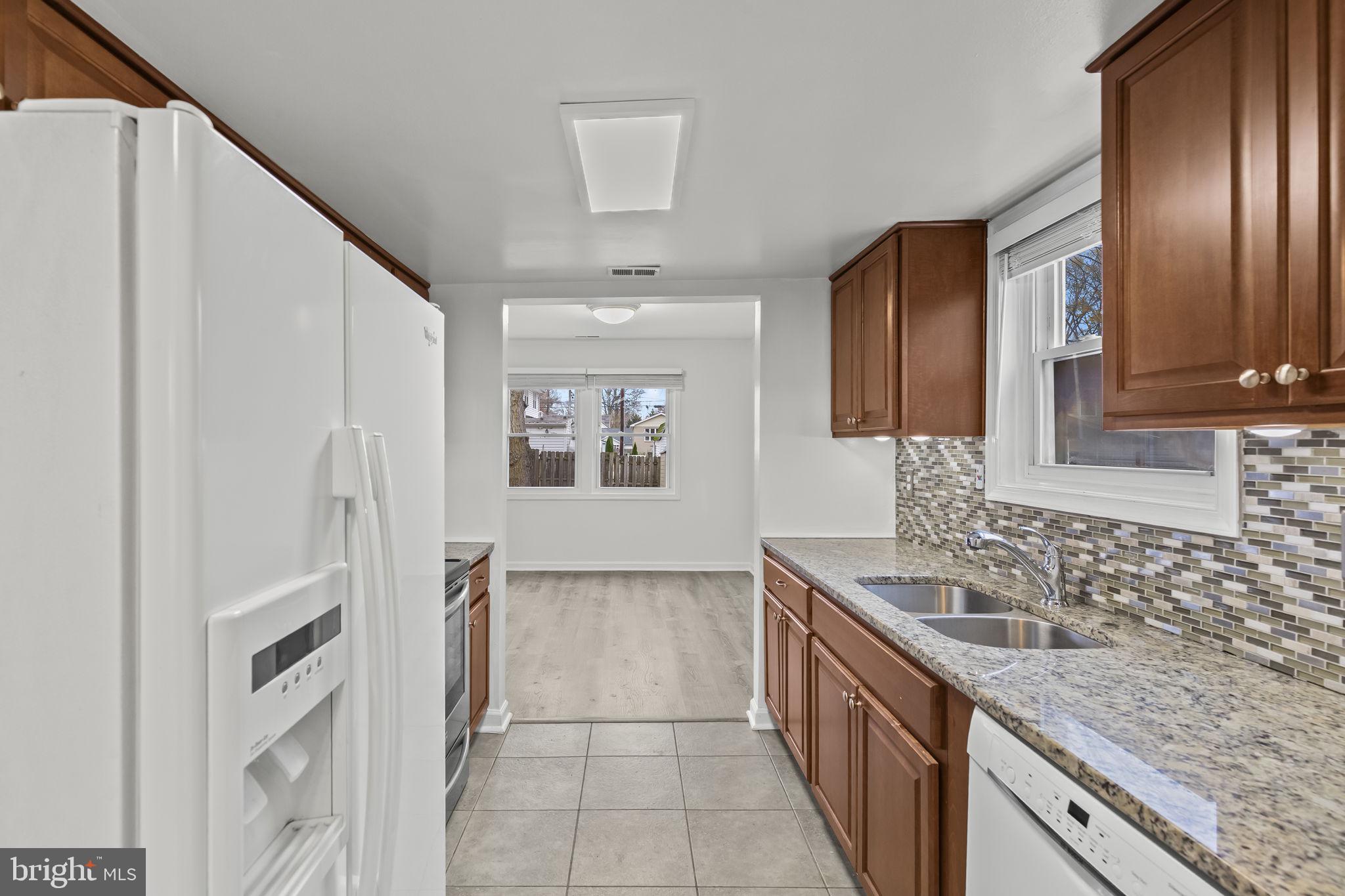 WOODLAND BEACH - Residential