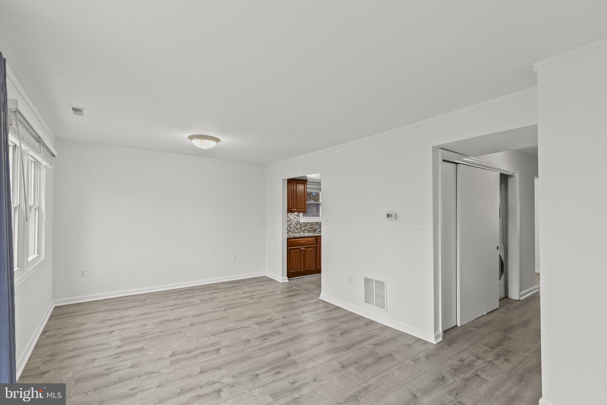 WOODLAND BEACH - Residential