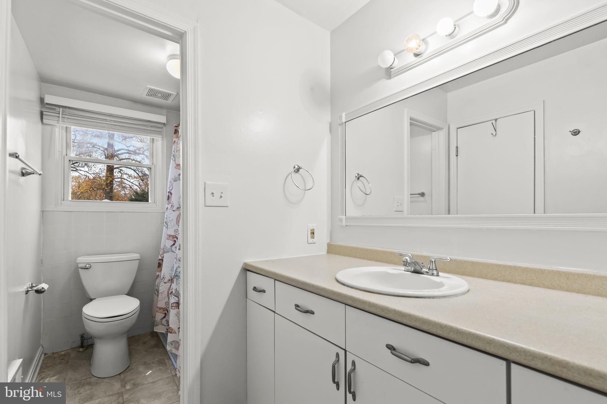 WOODLAND BEACH - Residential