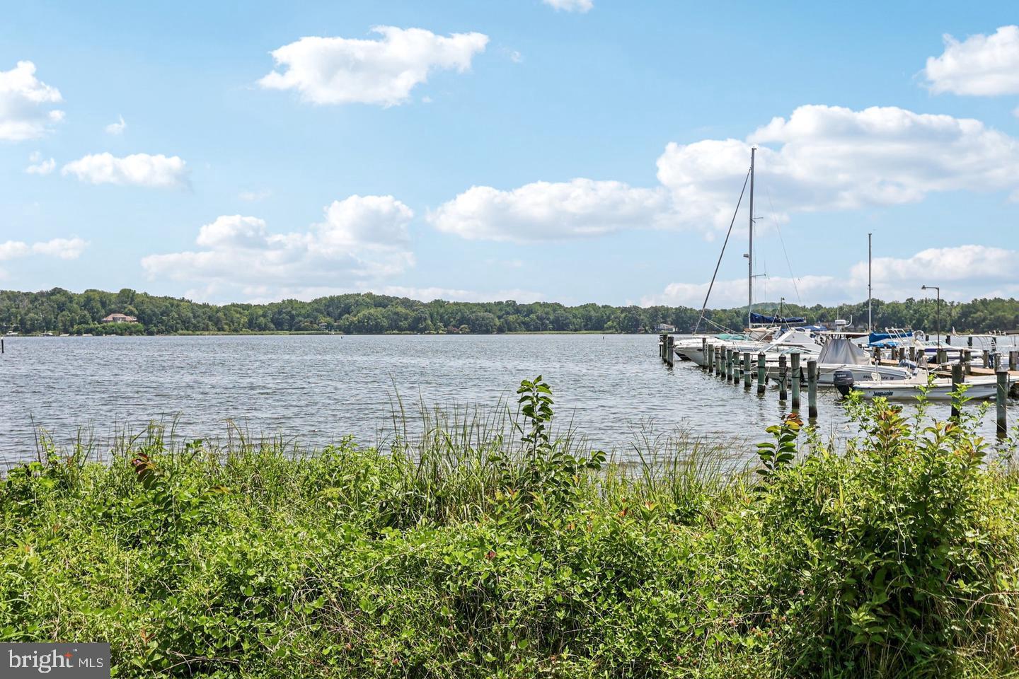WOODLAND BEACH - Residential