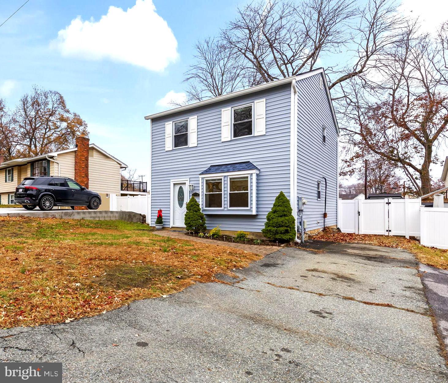 WOODLAND BEACH - Residential