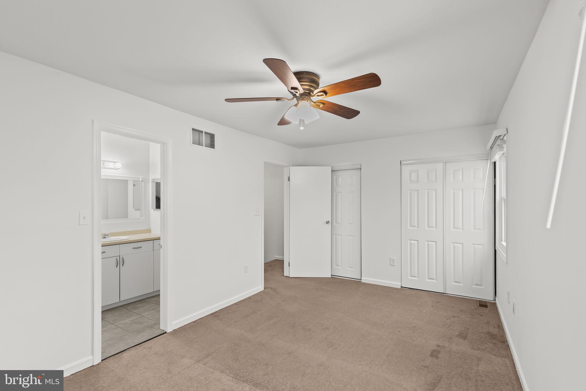 WOODLAND BEACH - Residential